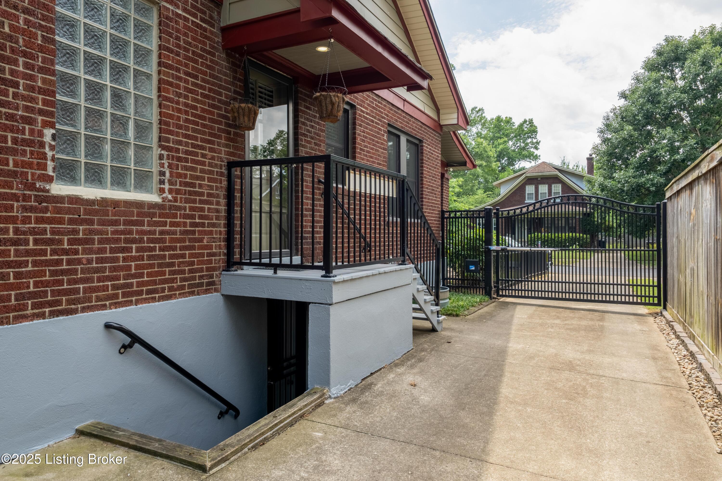 2539 Carolina Ave