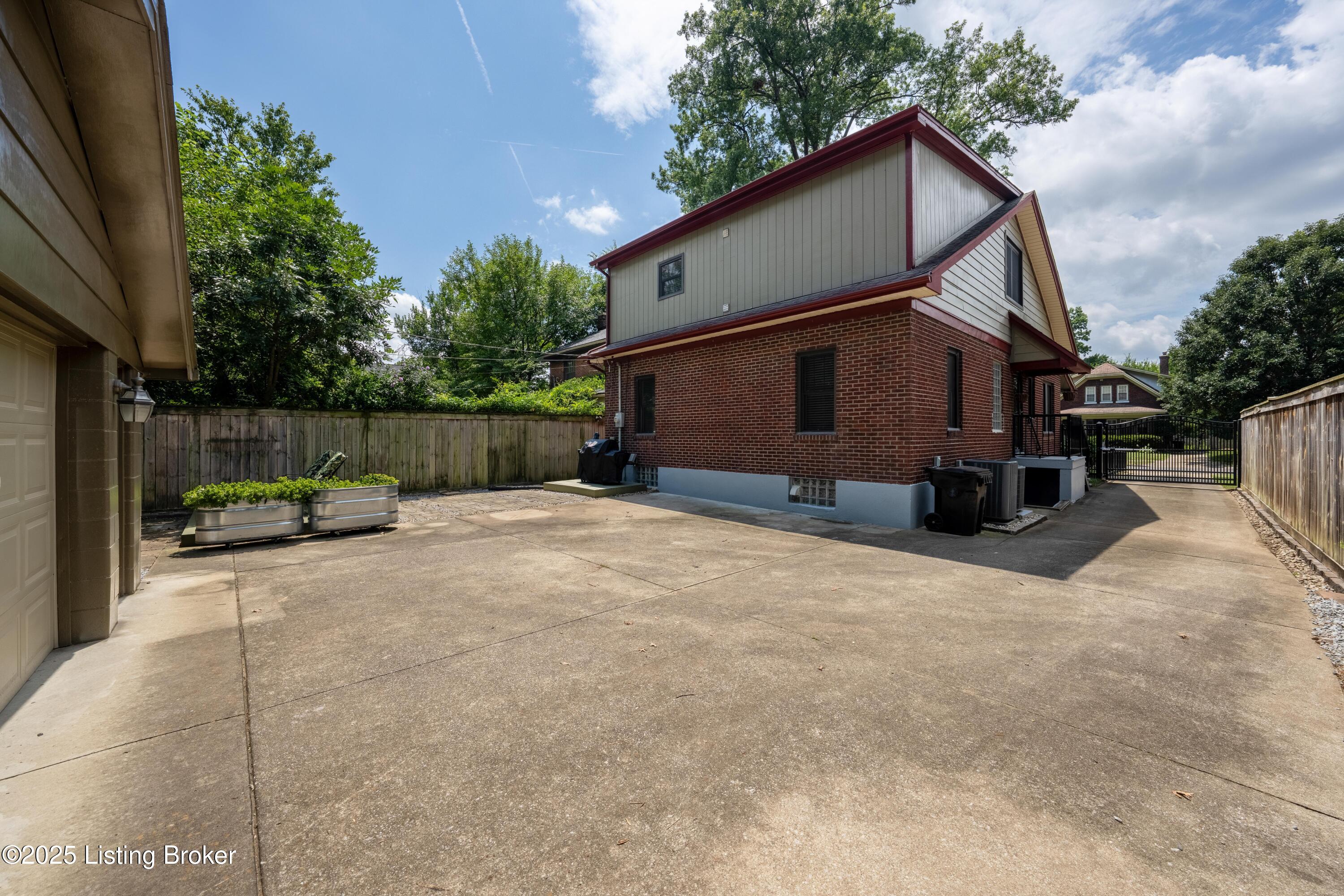 2539 Carolina Ave
