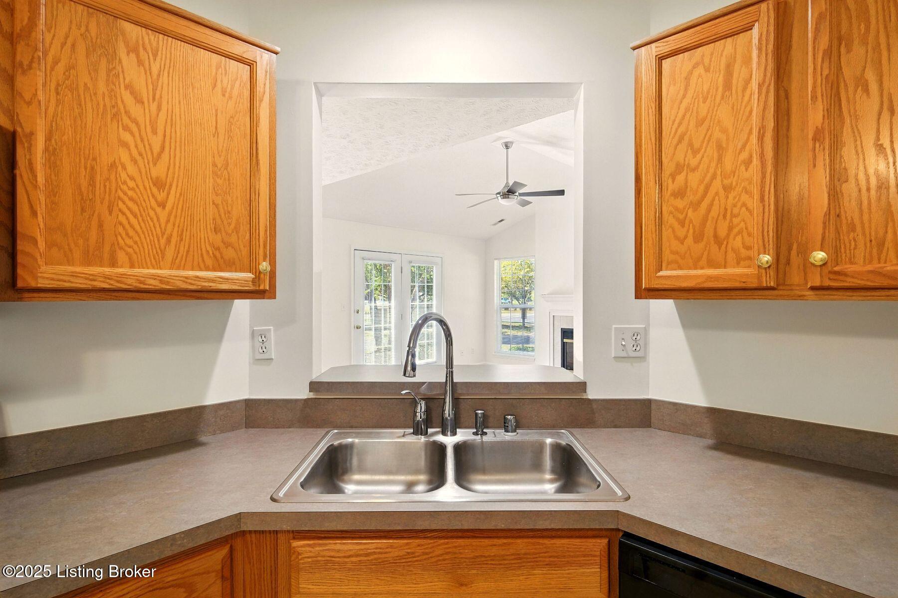 9243 Hawthorne Pointe Dr