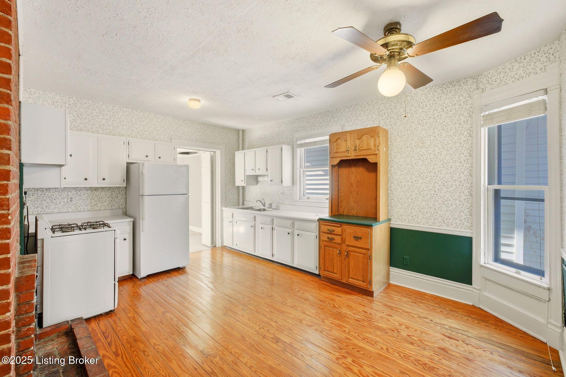 1704 Rosewood Ave