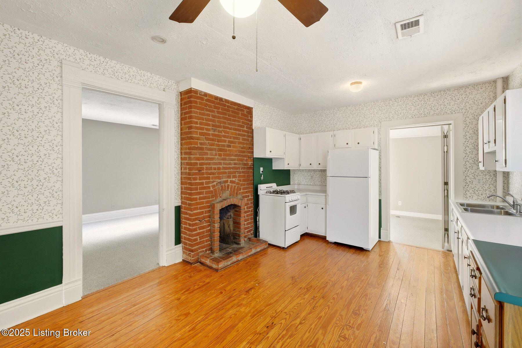 1704 Rosewood Ave