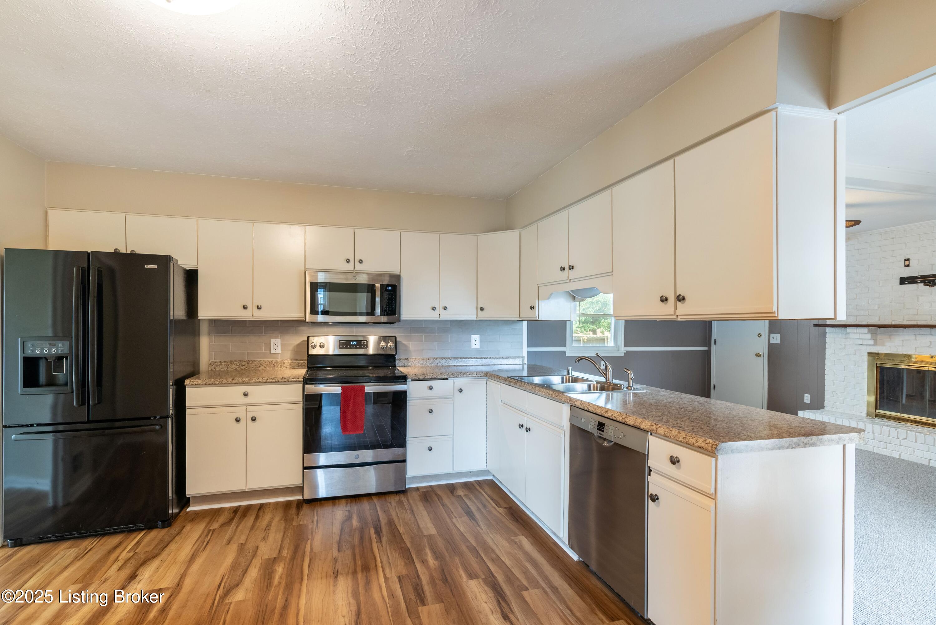 4305 Eastside Ct