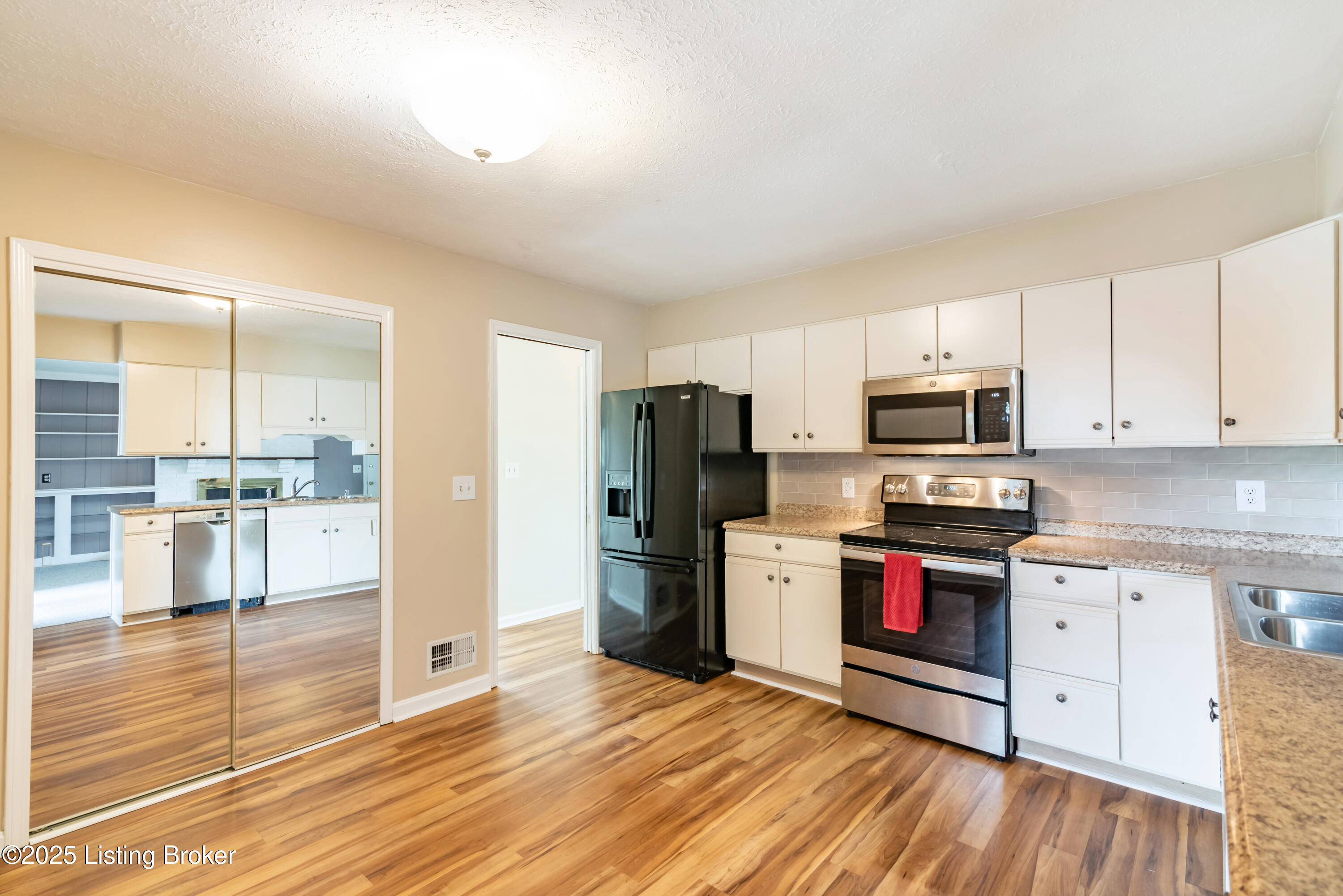 4305 Eastside Ct