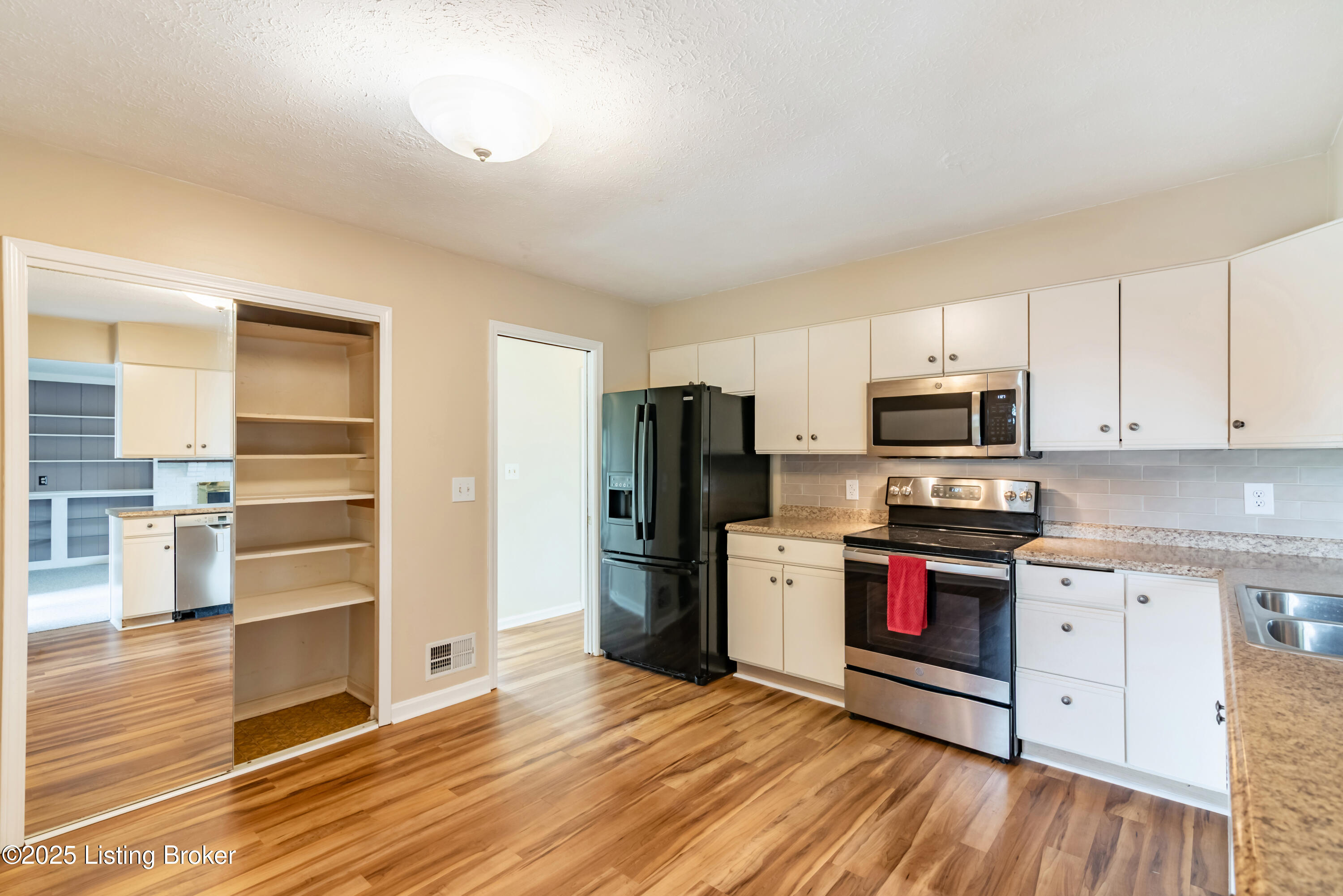 4305 Eastside Ct