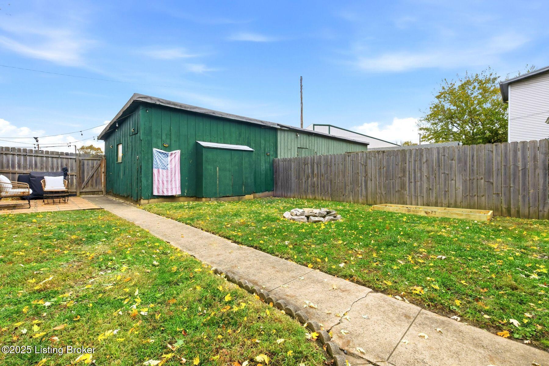 429 E Lee St