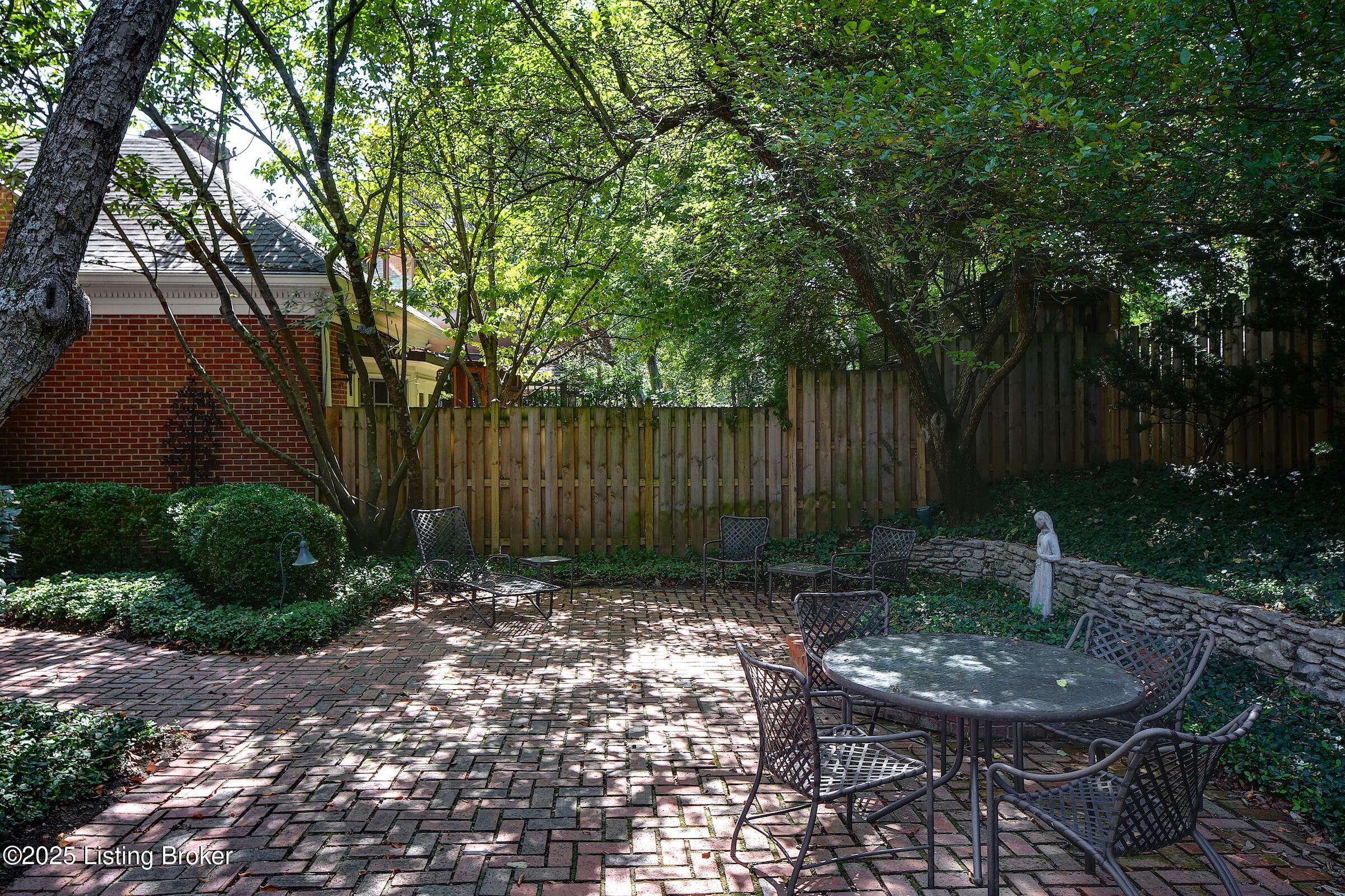 306 Penruth Ave