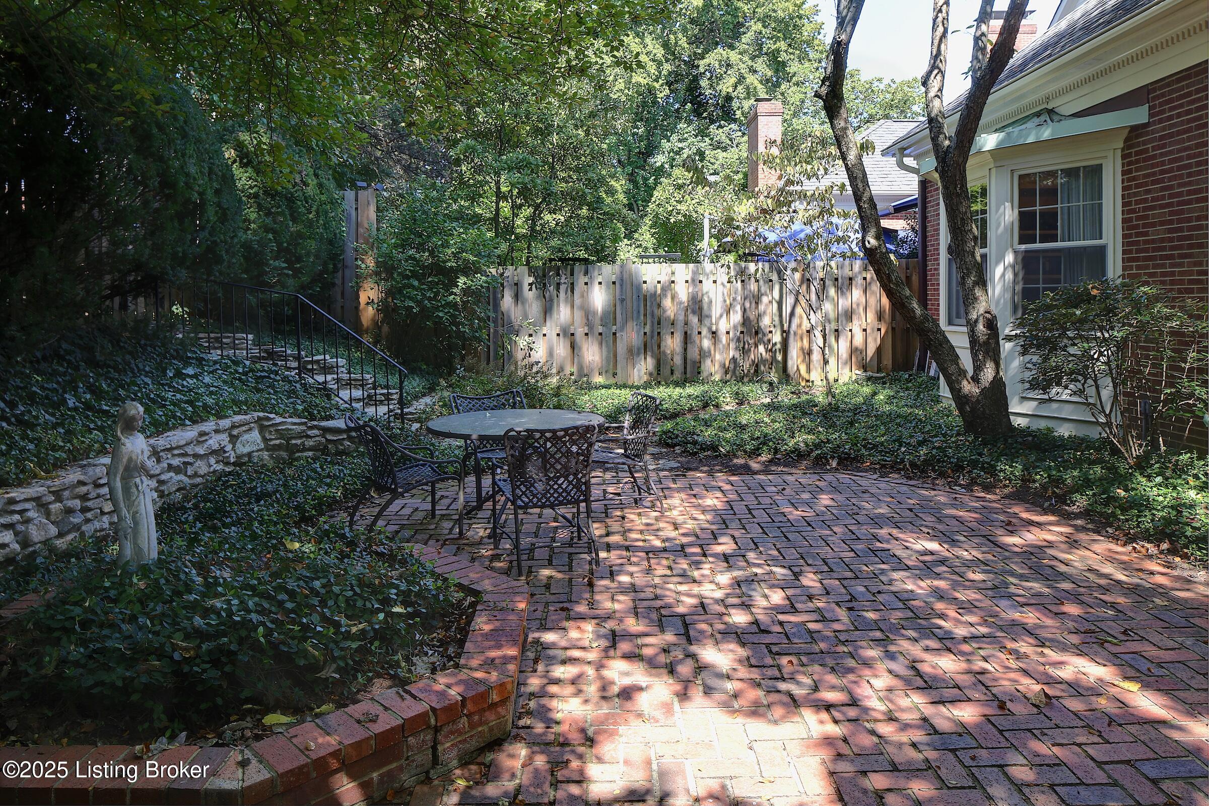 306 Penruth Ave