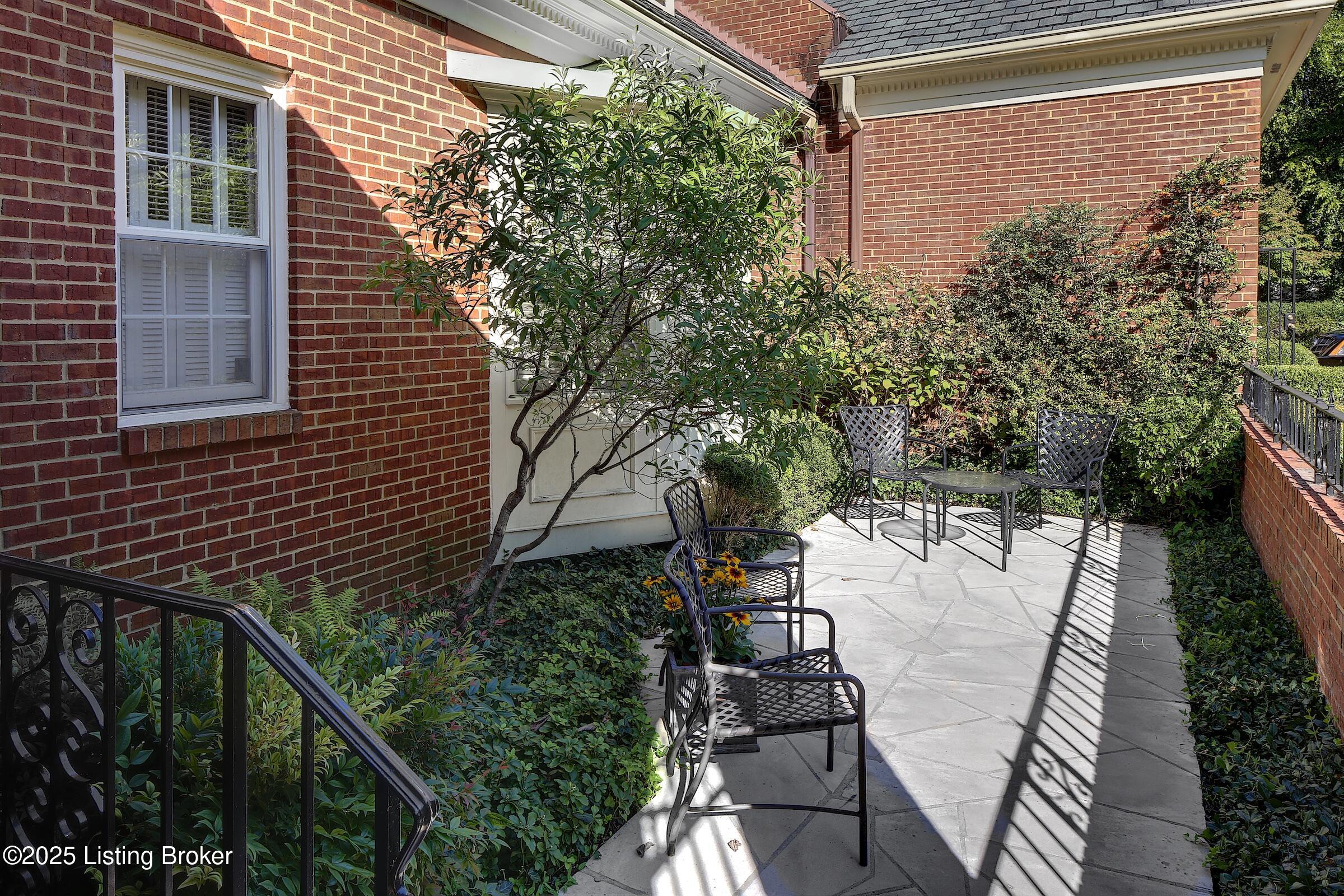 306 Penruth Ave