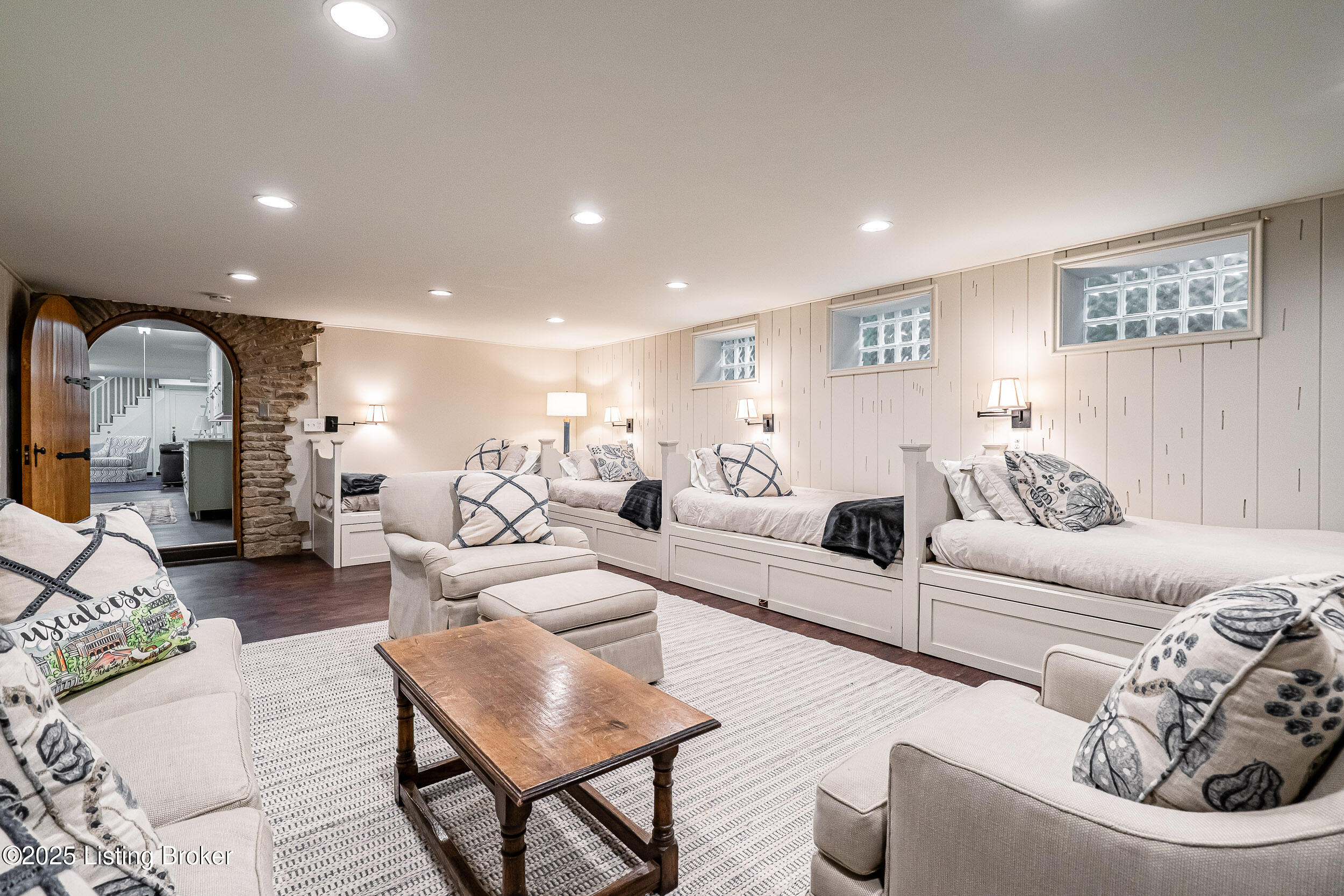 193 Bow Ln