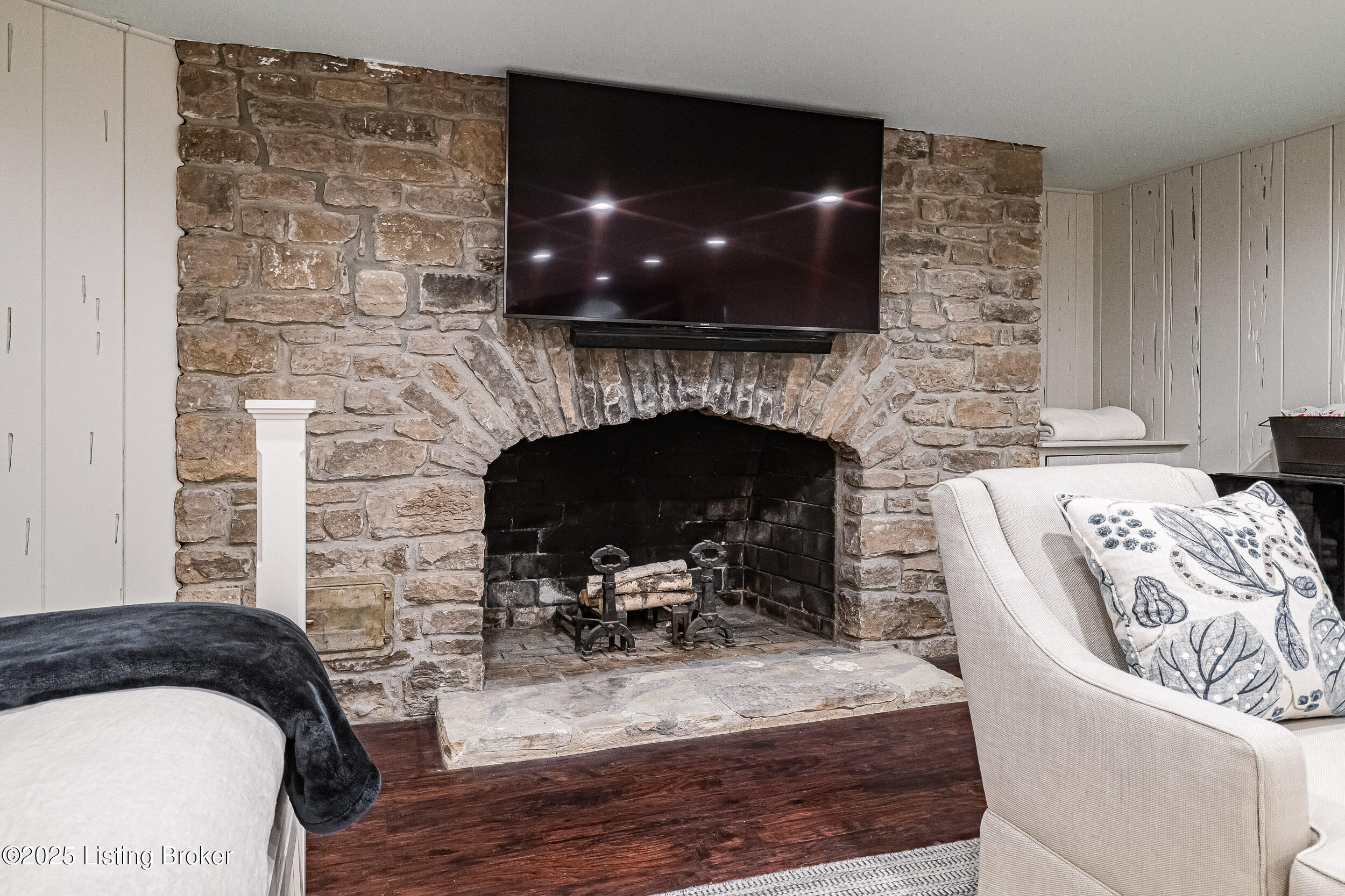 193 Bow Ln