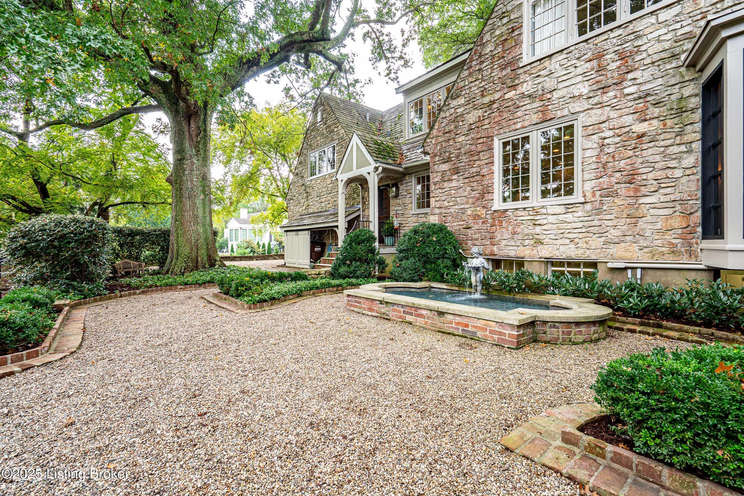 193 Bow Ln