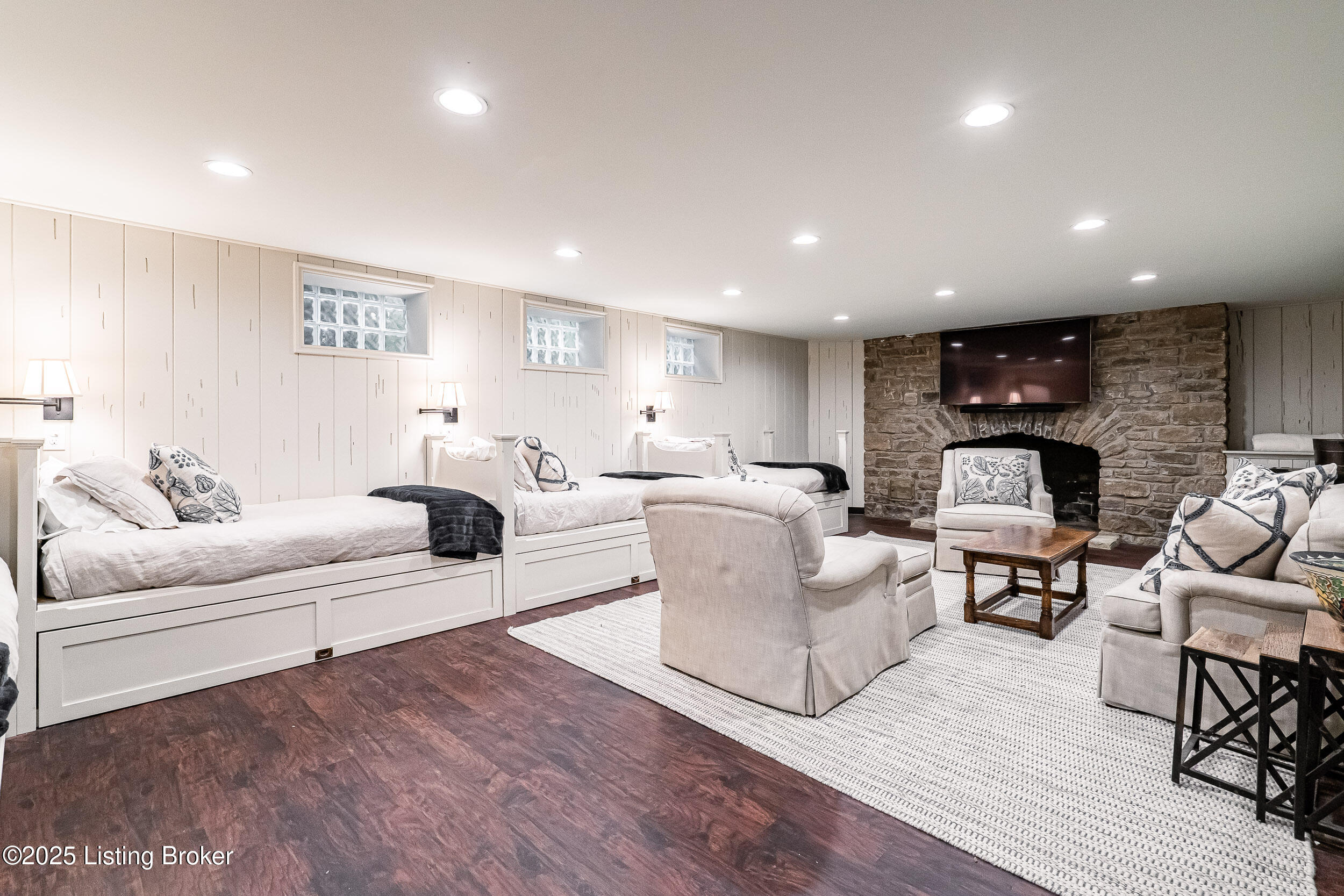 193 Bow Ln
