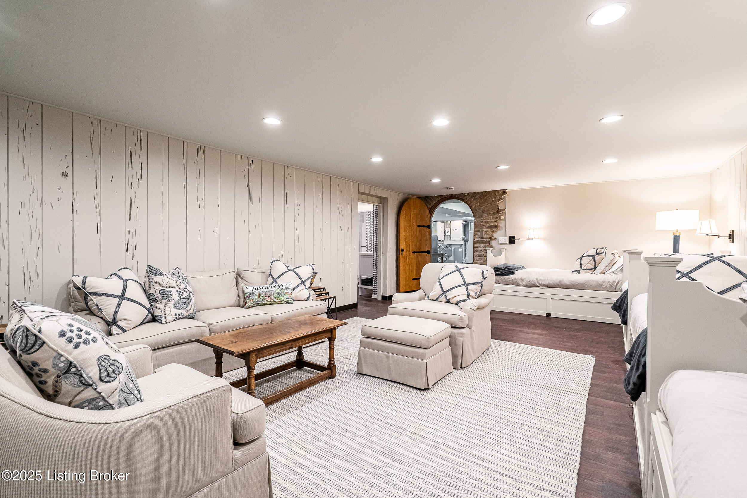 193 Bow Ln