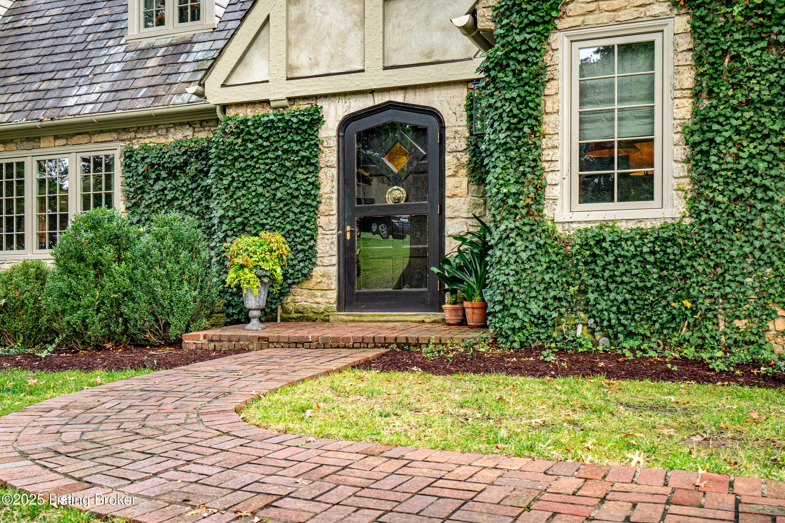 193 Bow Ln