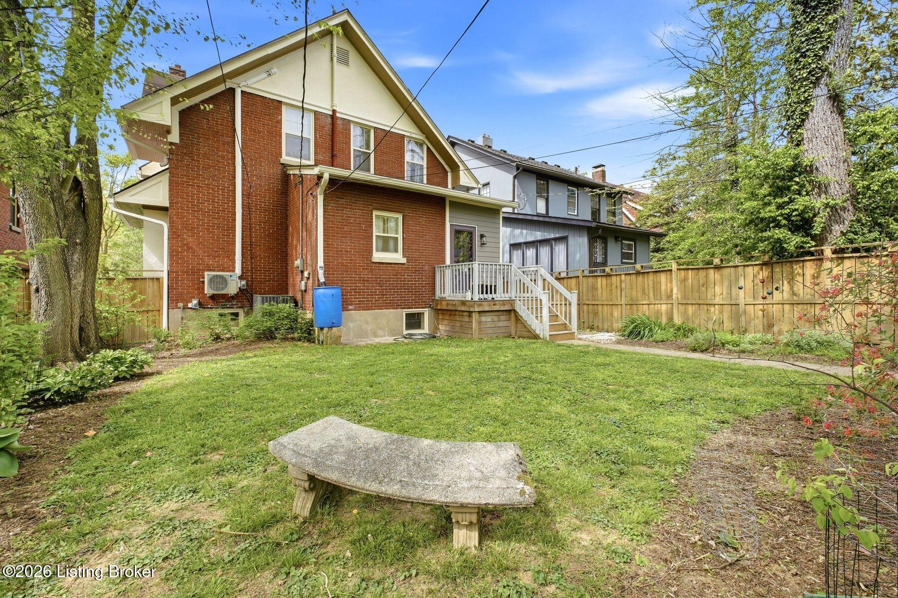 2211 Boulevard Napoleon