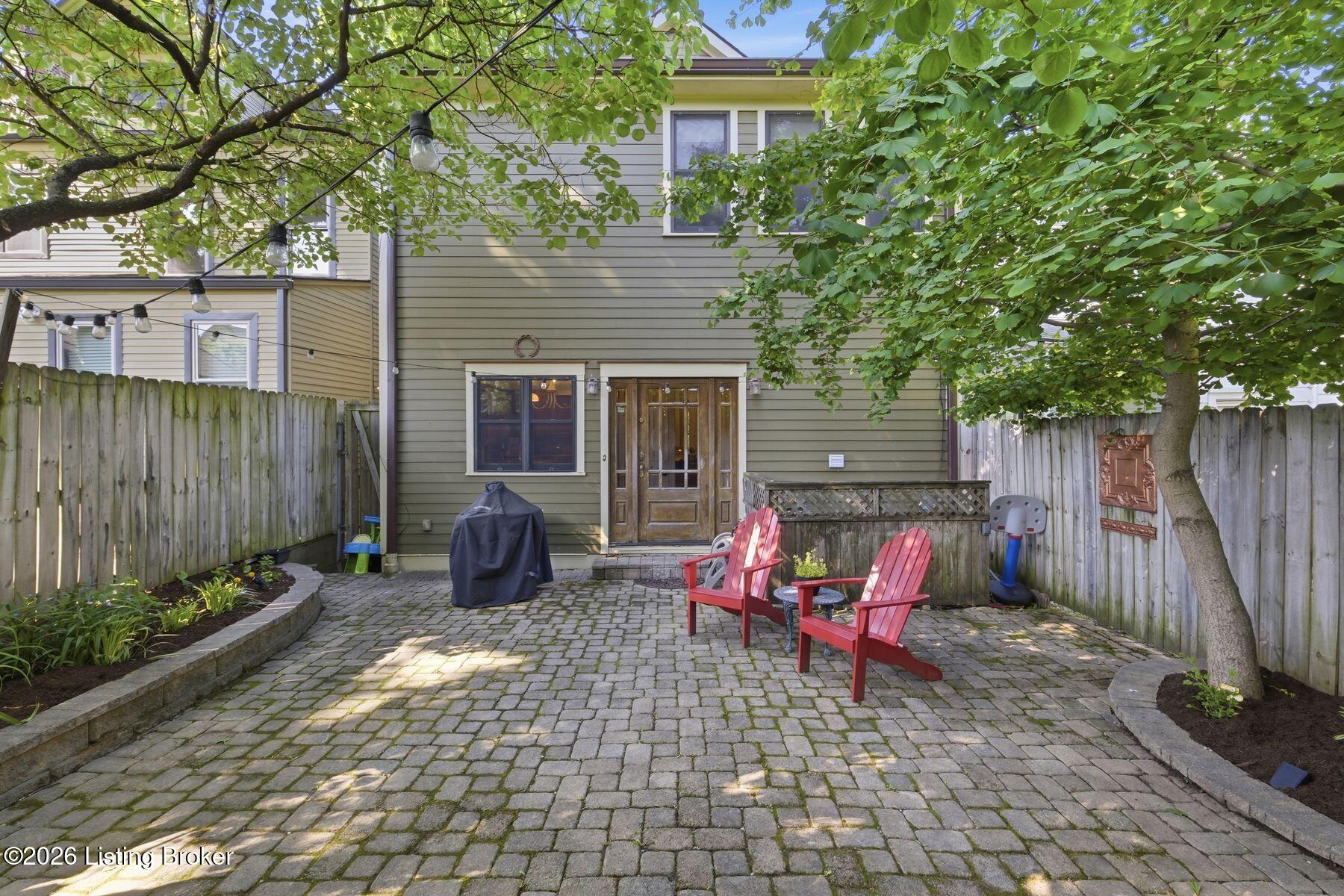 1129 Everett Ave