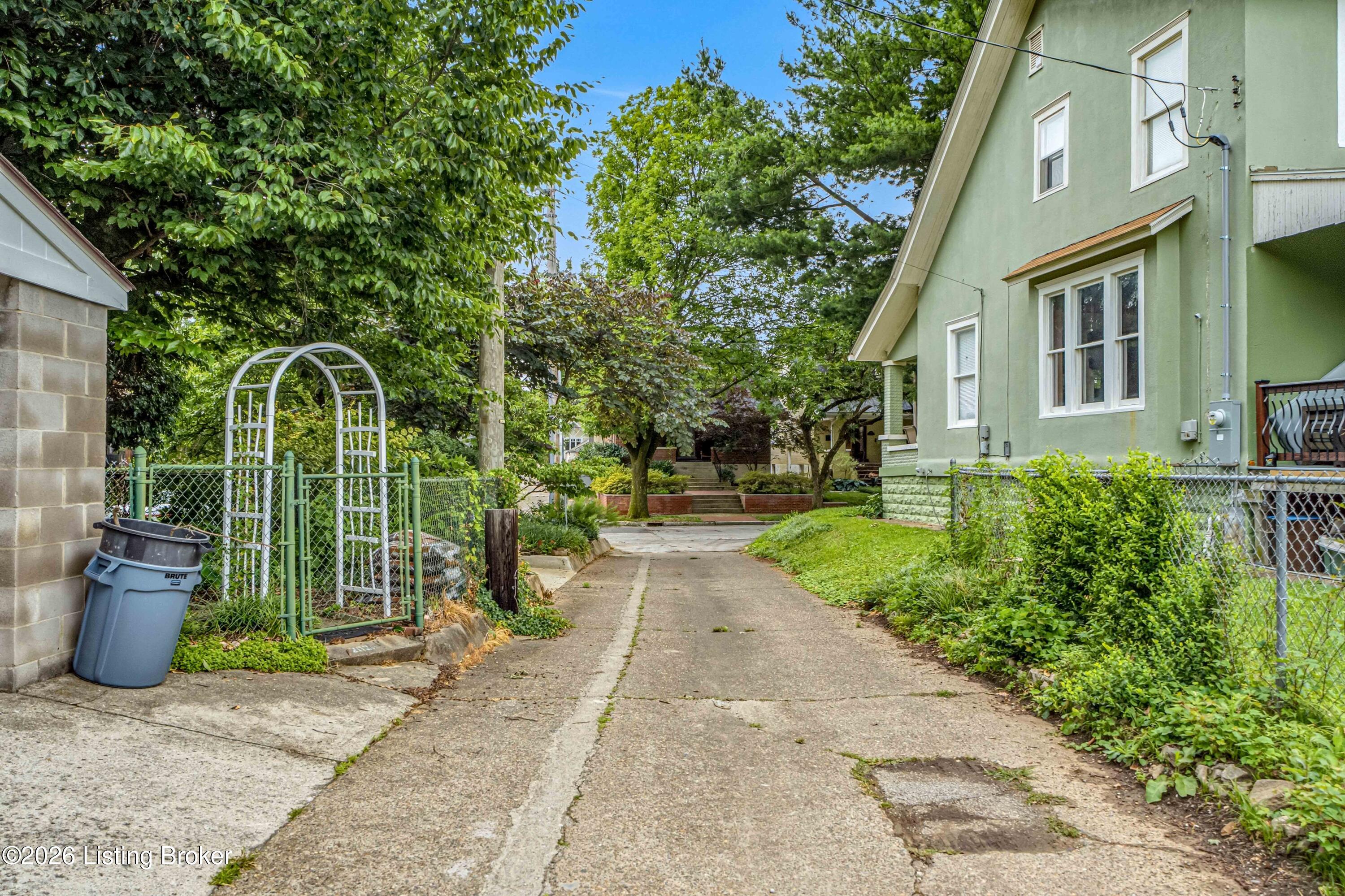 2036 Boulevard Napoleon