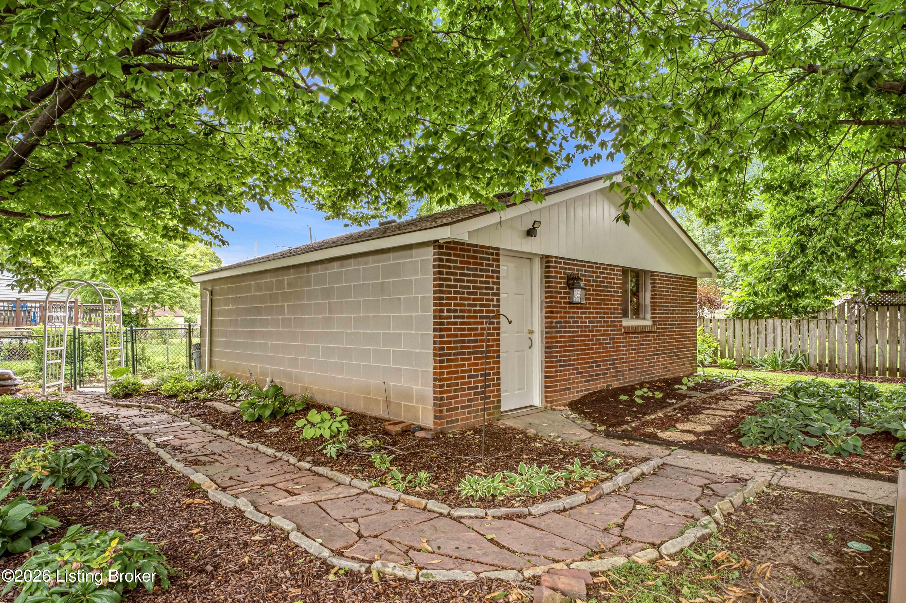 2036 Boulevard Napoleon