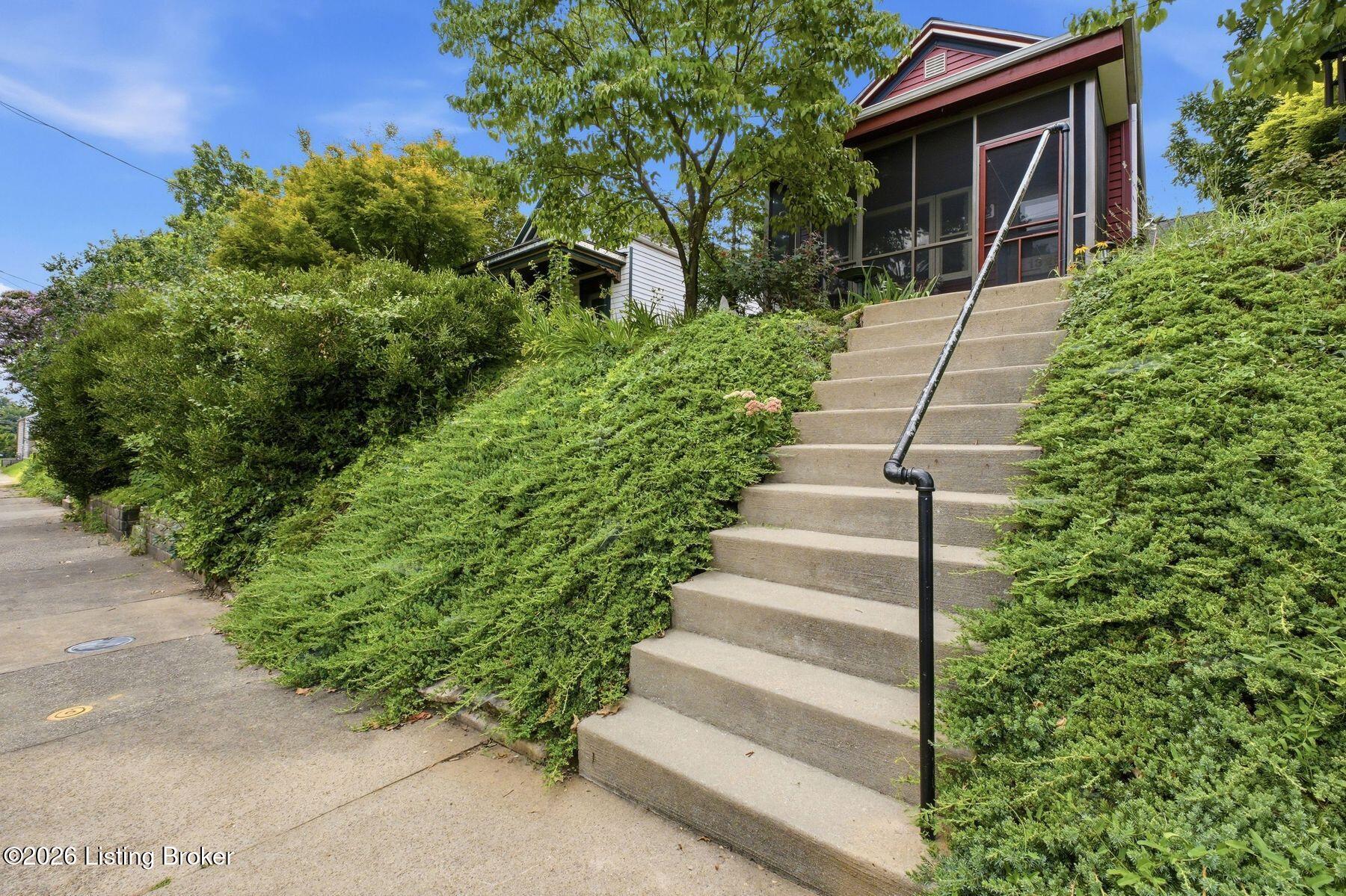 1325 Rufer Ave