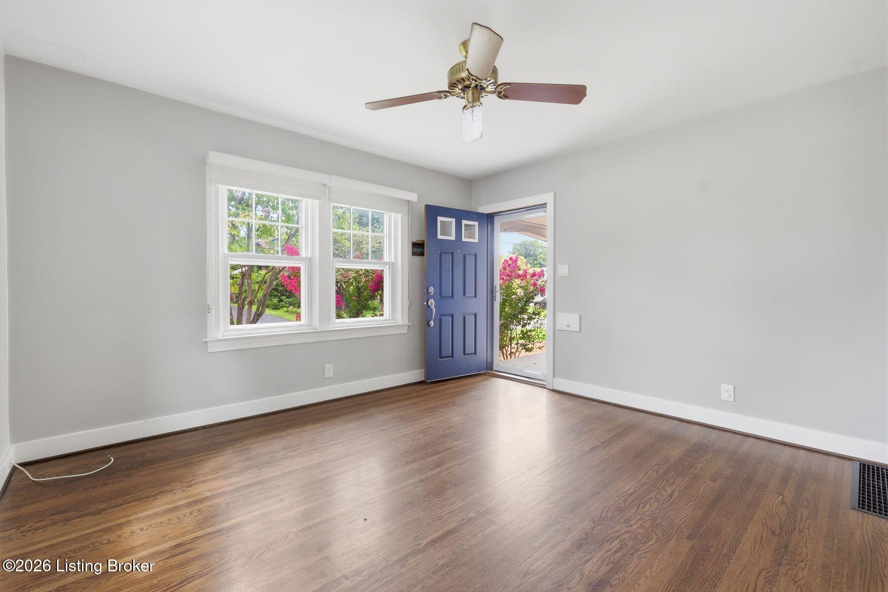 2543 Ridgewood Ave