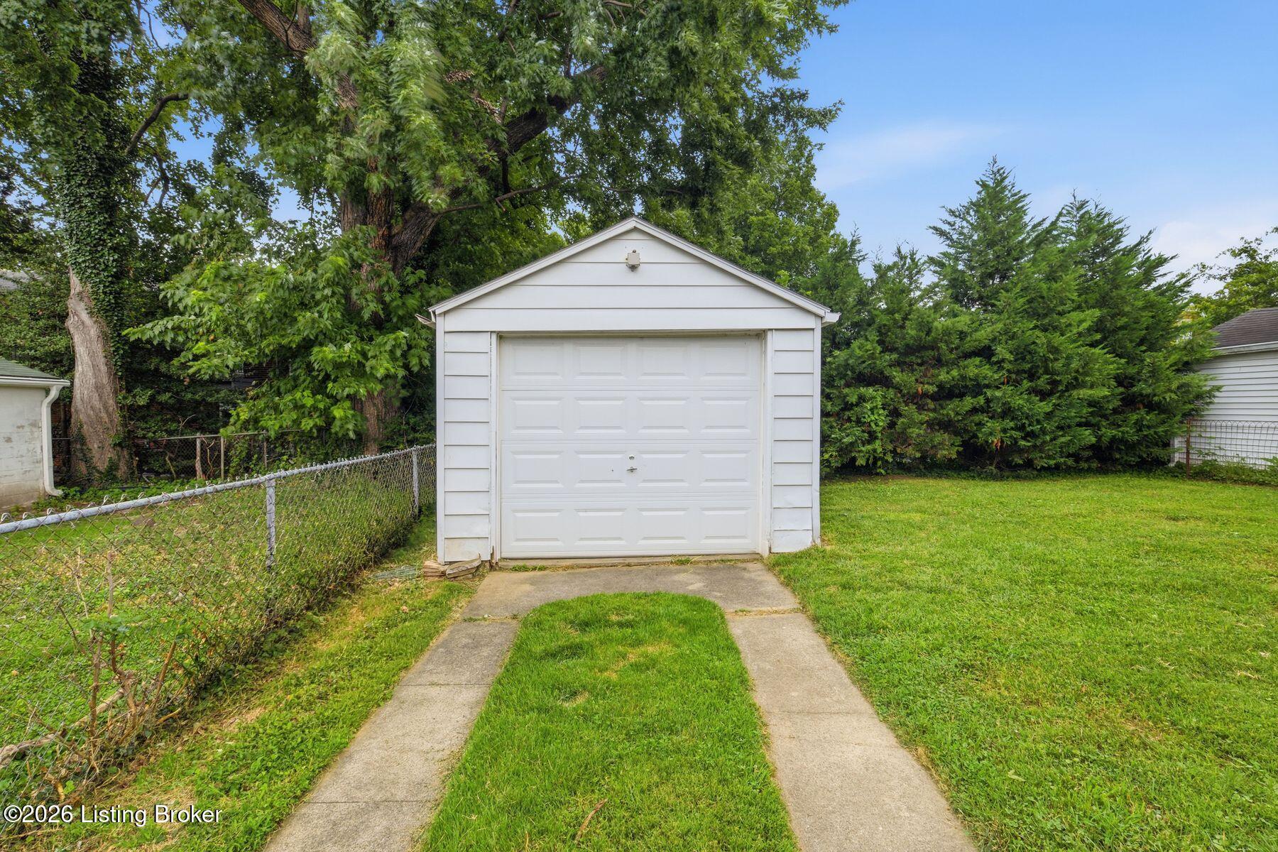 2543 Ridgewood Ave