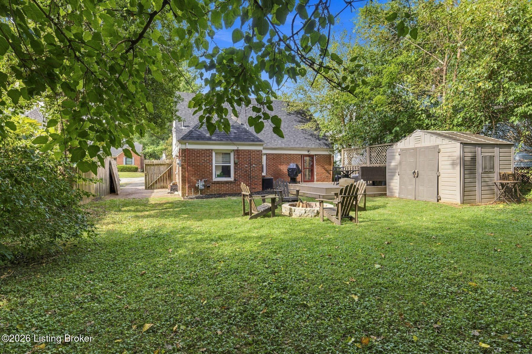2424 Clarendon Ave