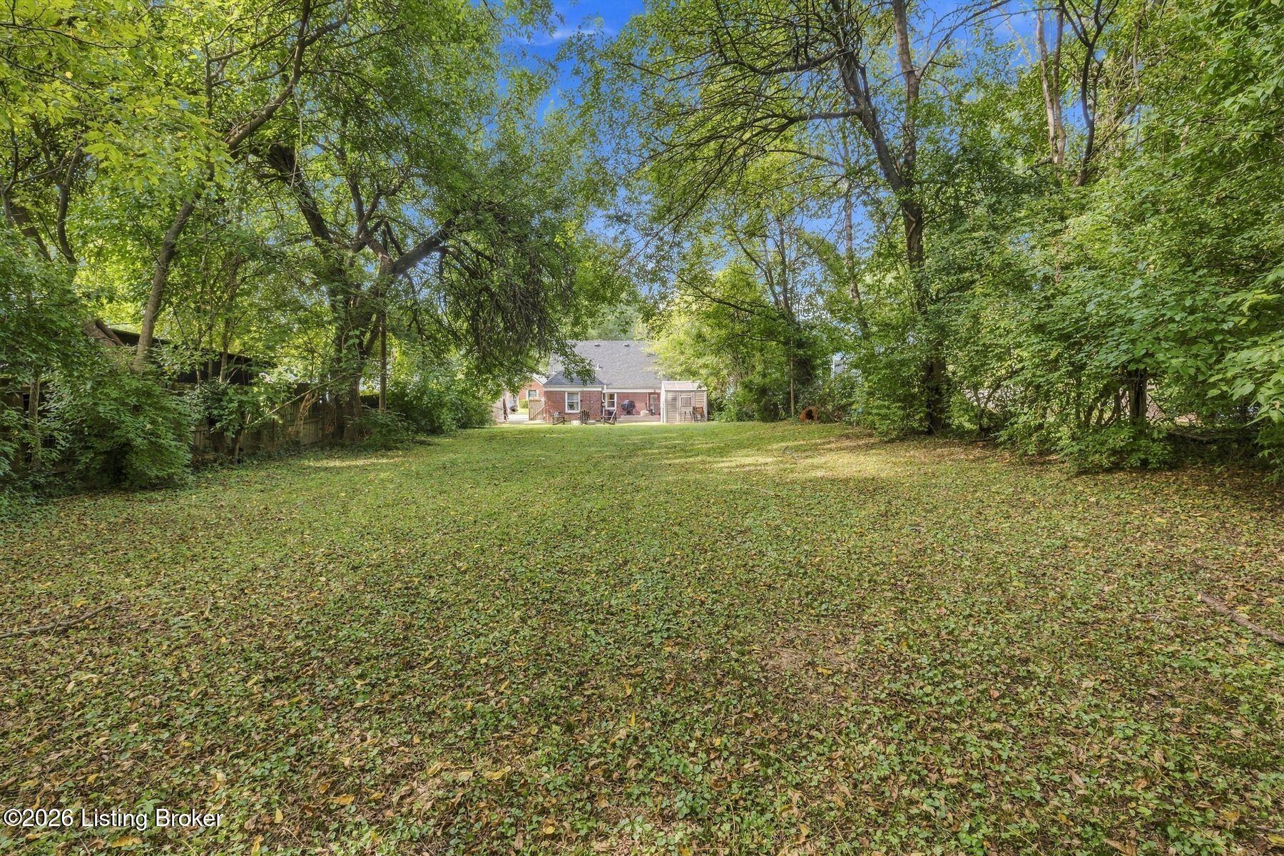2424 Clarendon Ave