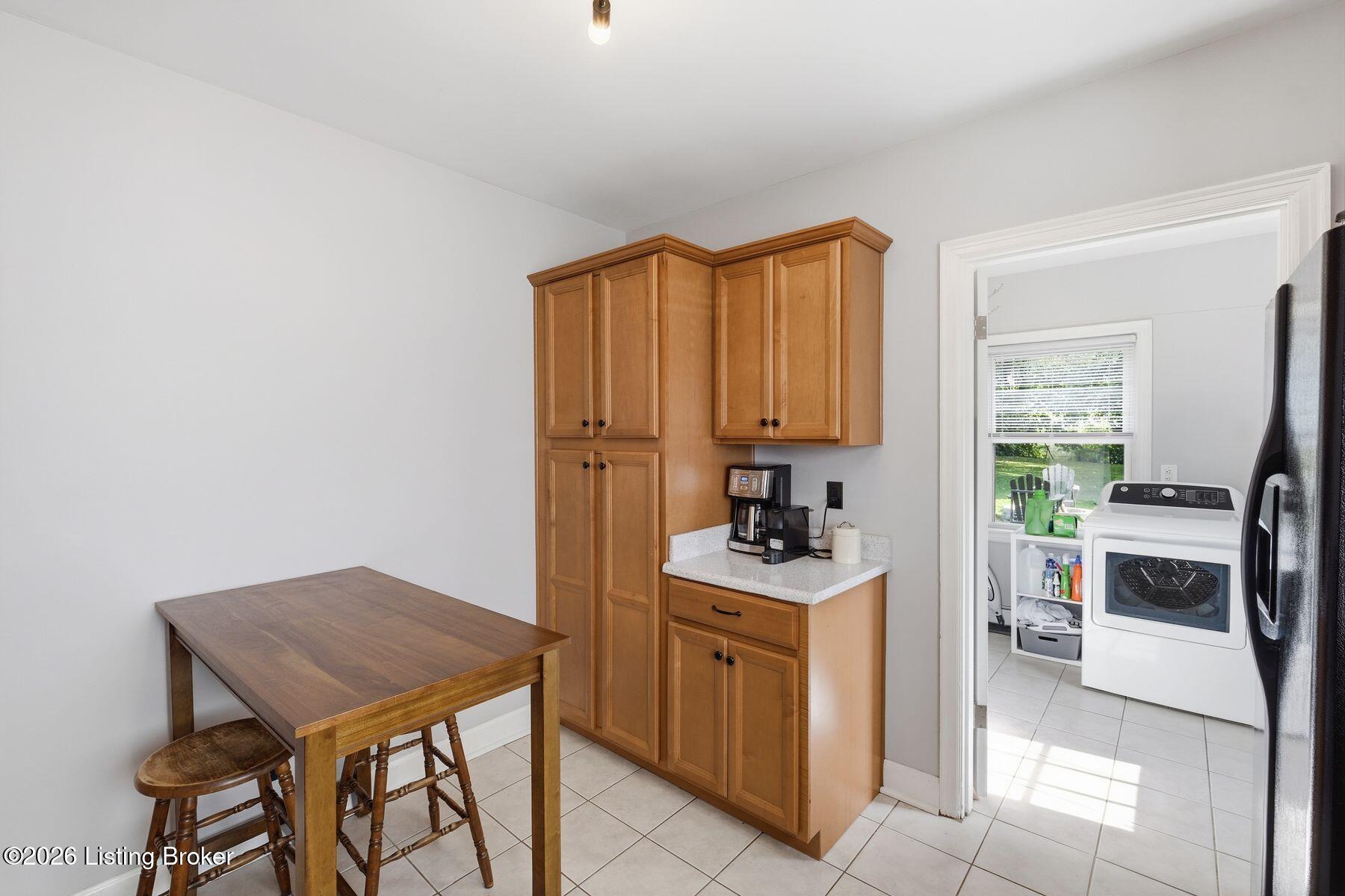 2424 Clarendon Ave