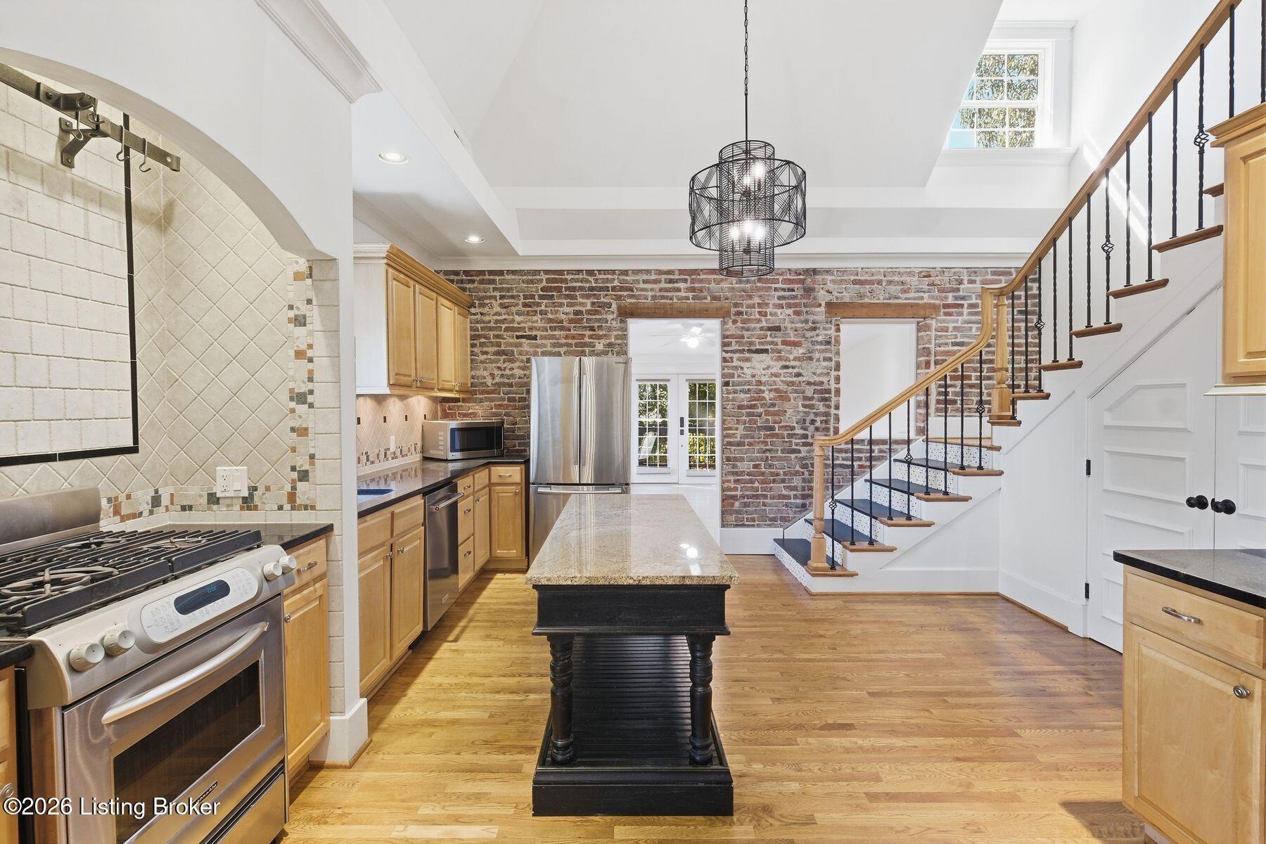 304 S Peterson Ave 3