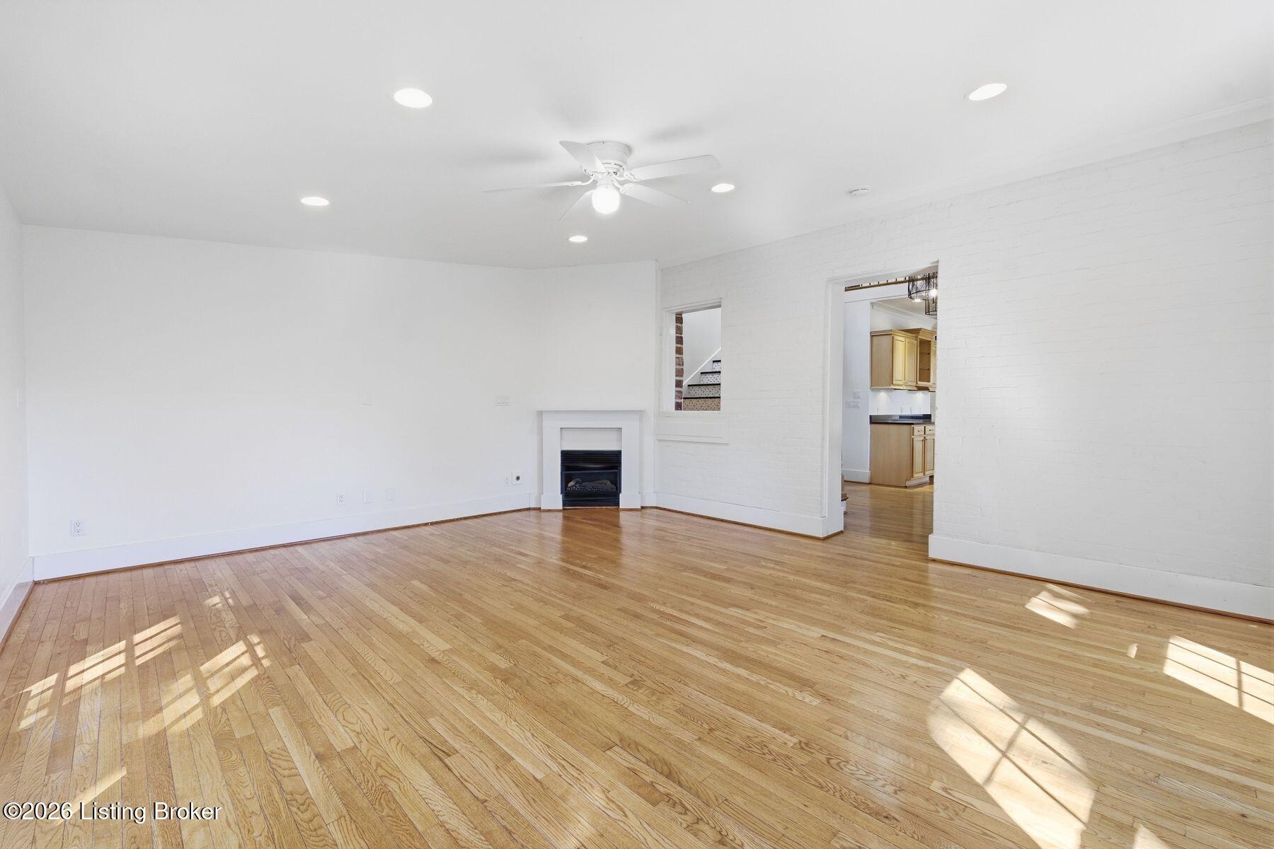 304 S Peterson Ave 3