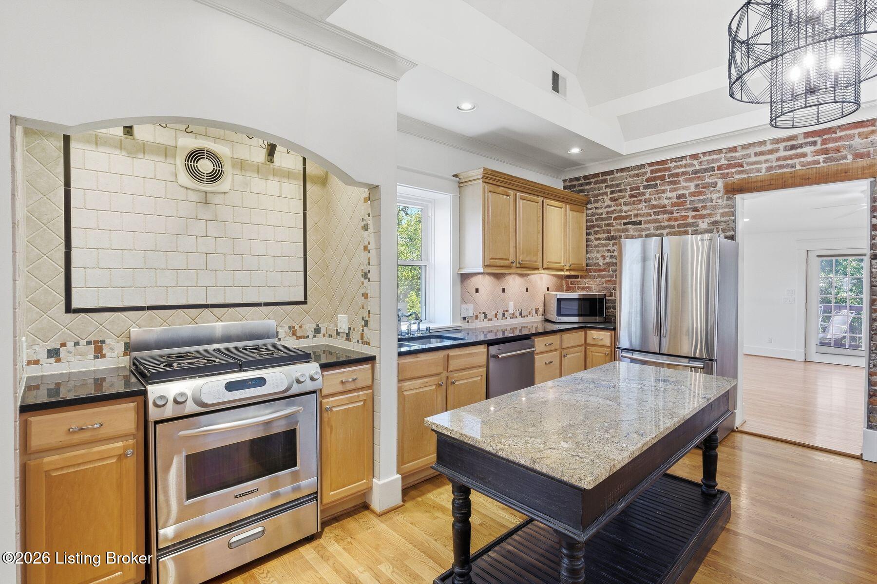 304 S Peterson Ave 3