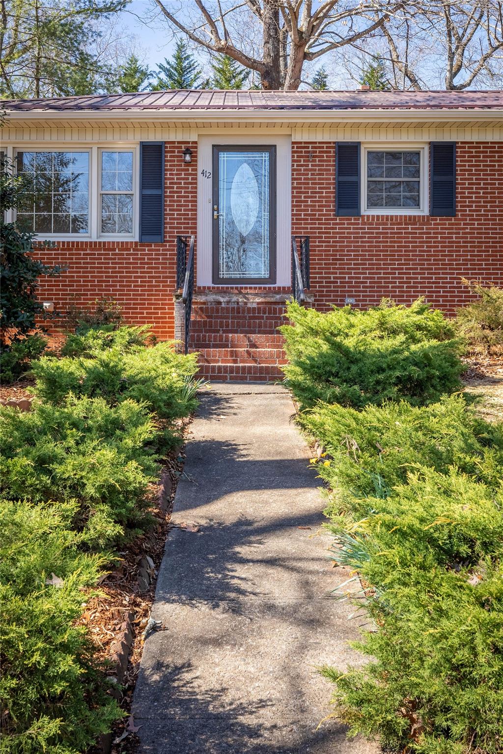 412 Clyde Street NE