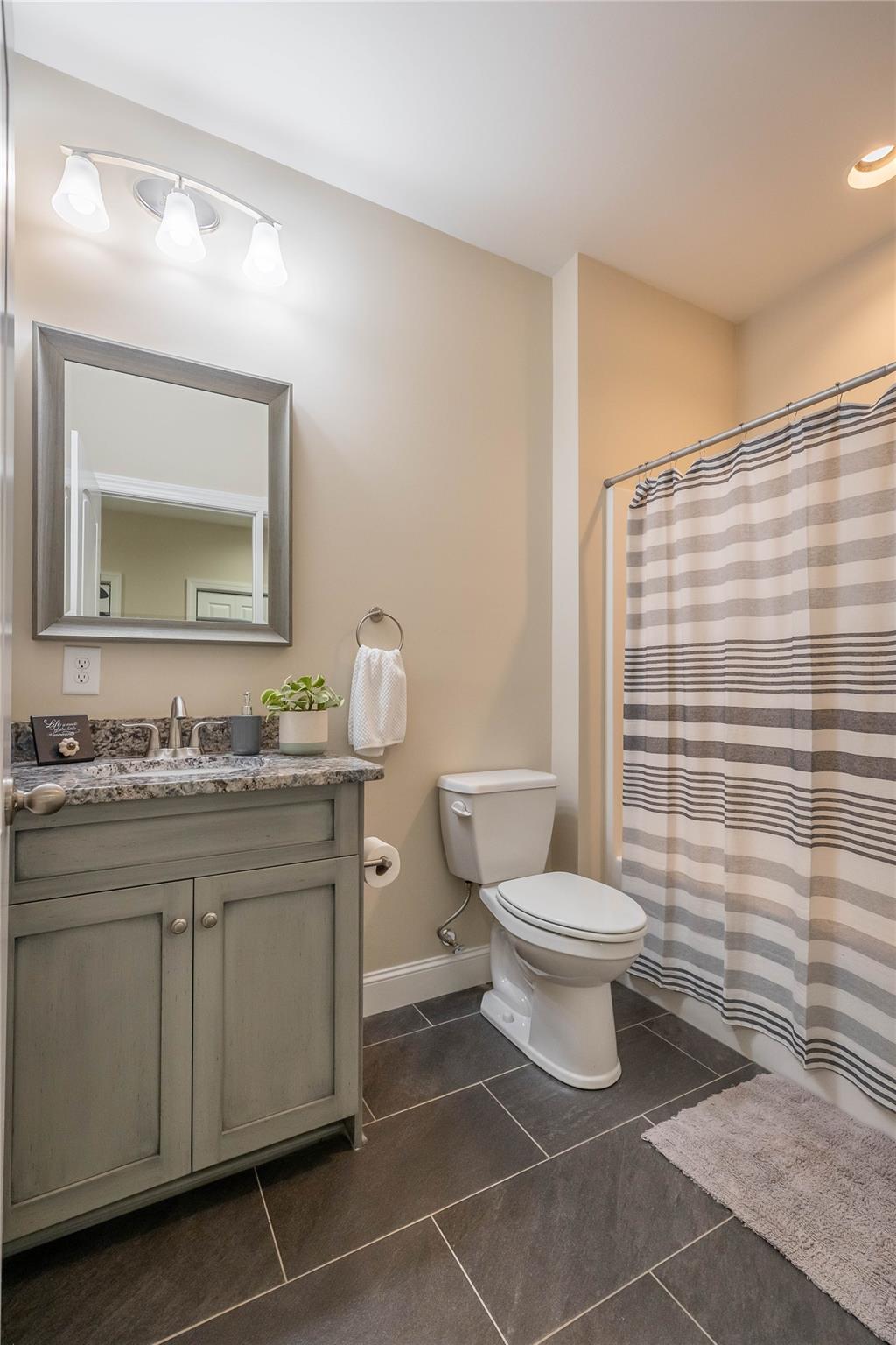 1735 Plantation Loop