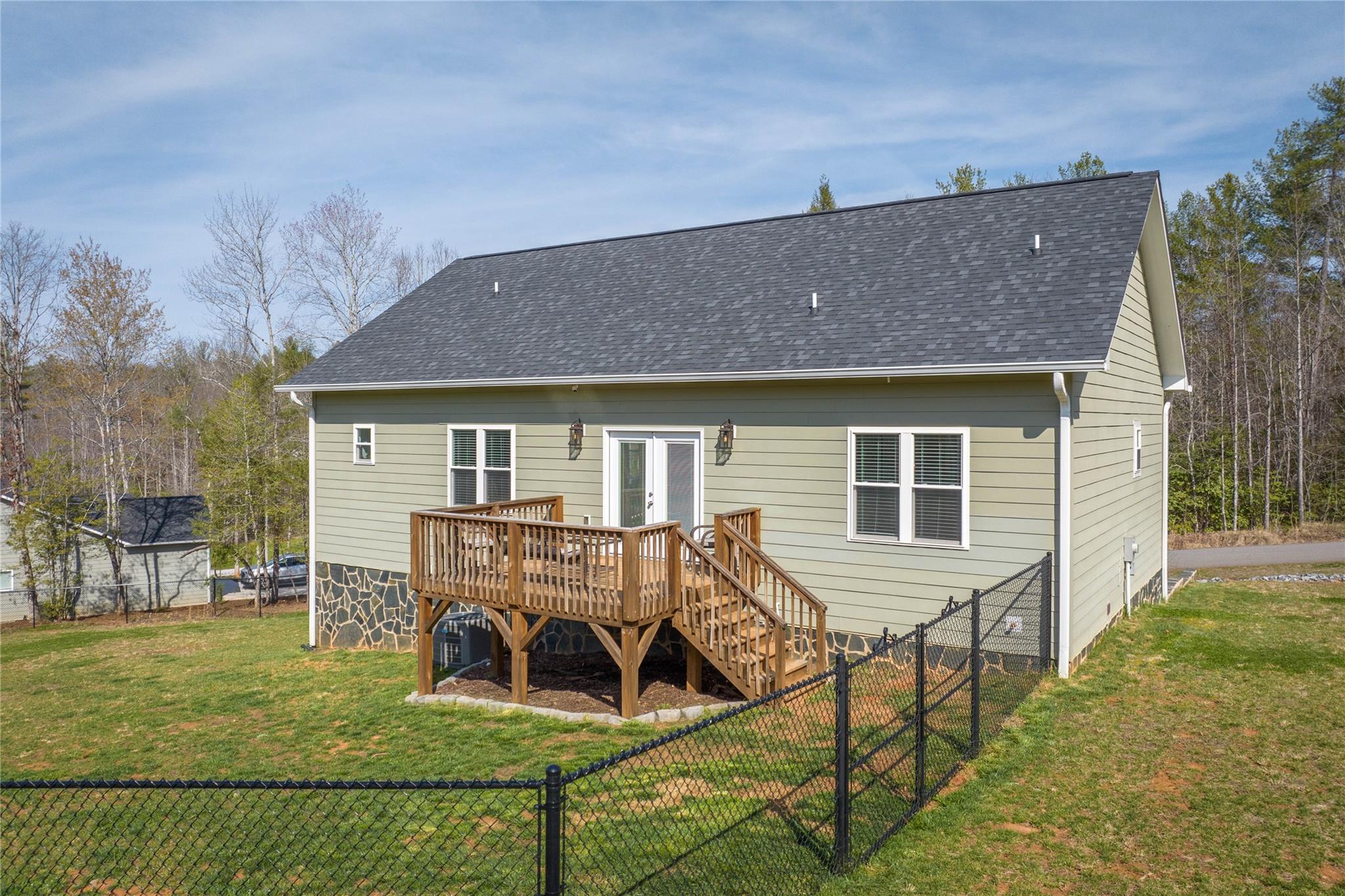 1735 Plantation Loop