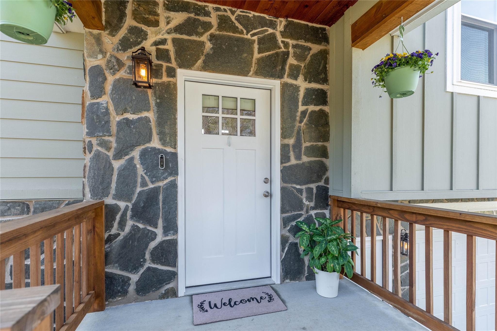 1735 Plantation Loop