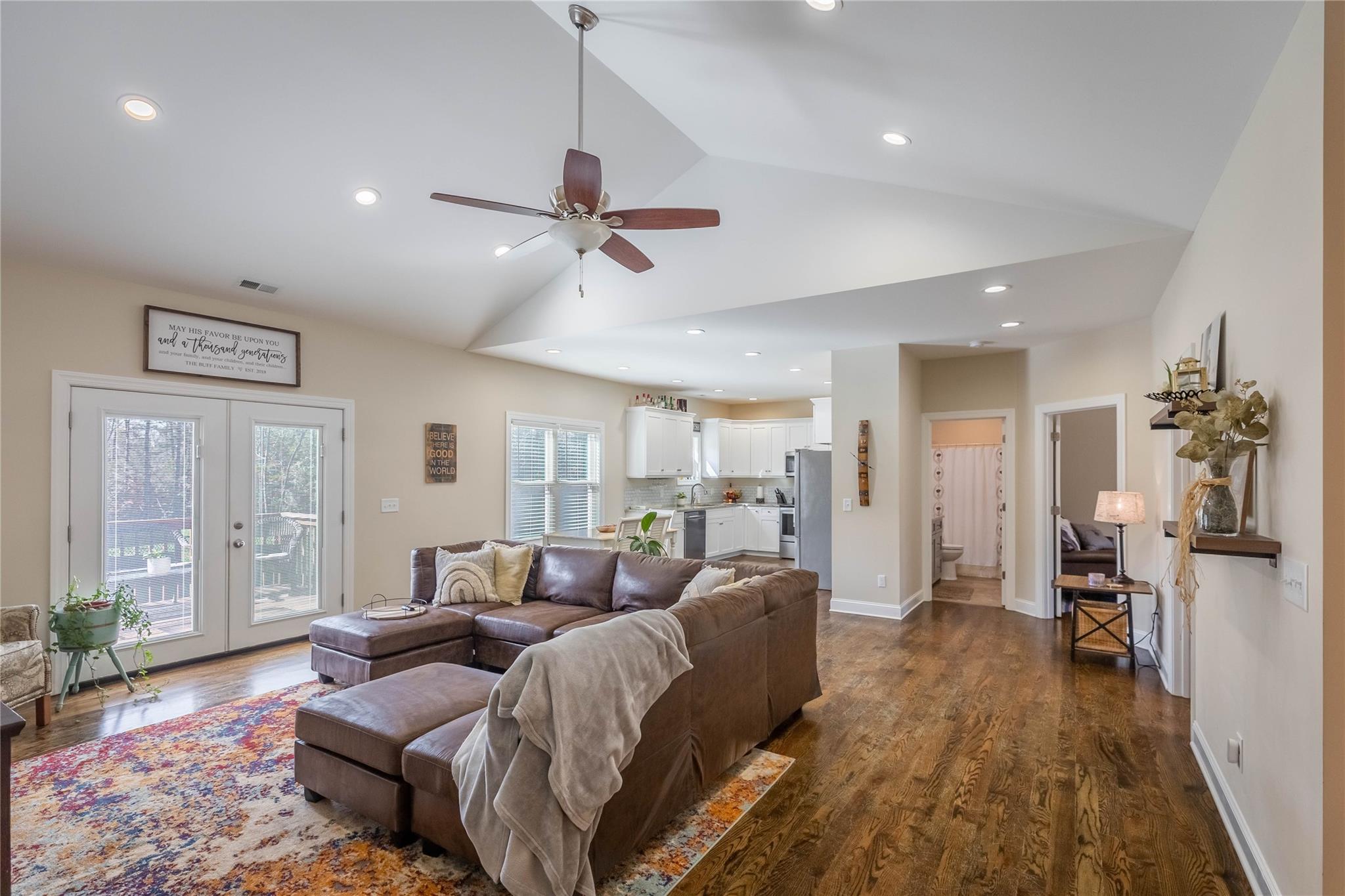 1735 Plantation Loop