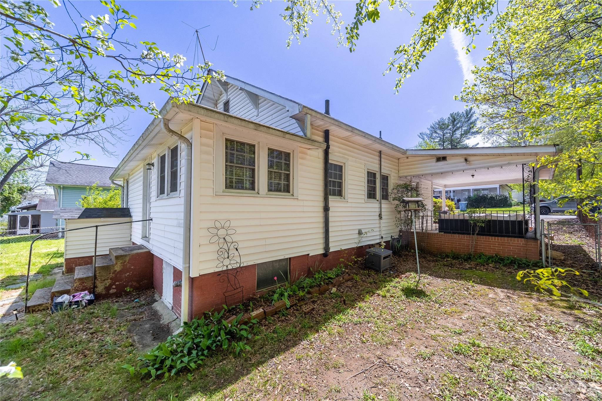 304 Garrou Avenue SE