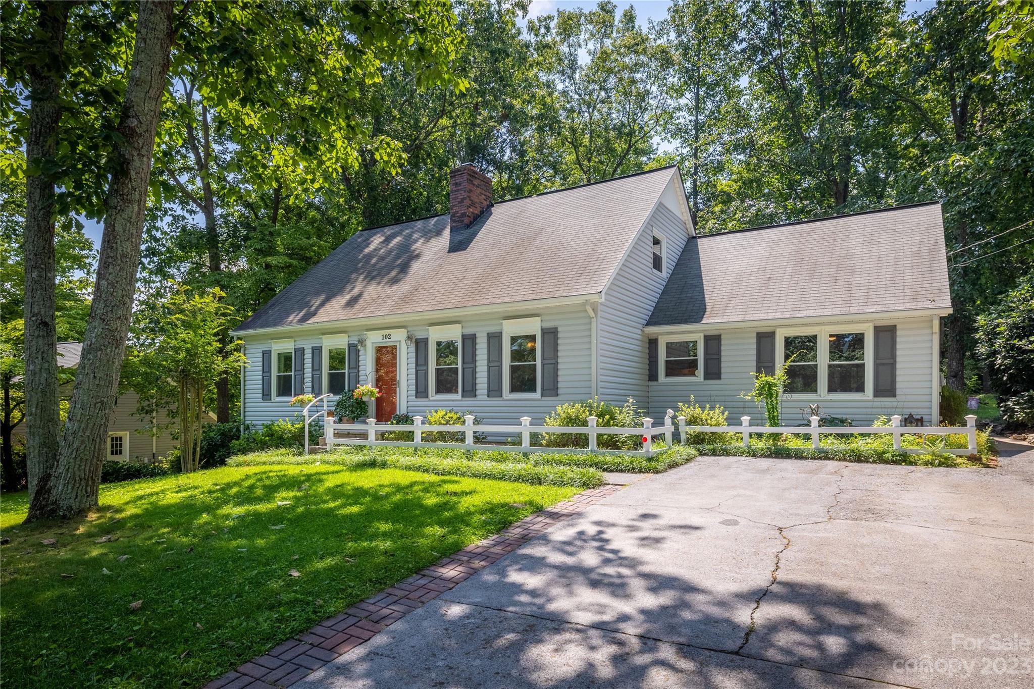 102 Oak Dale Lane