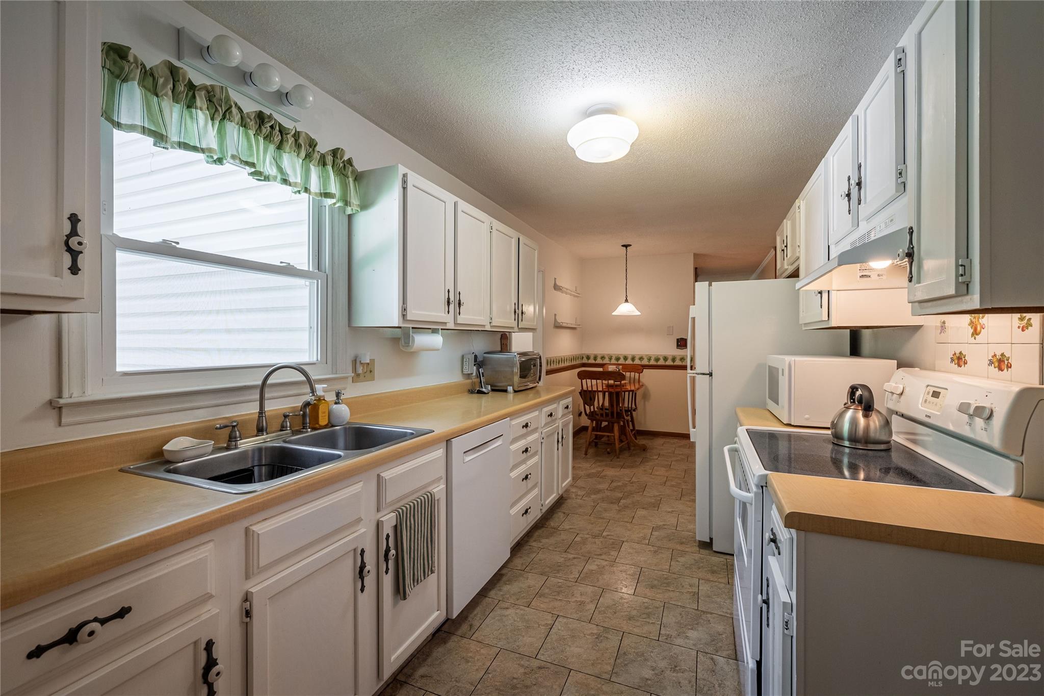 102 Oak Dale Lane