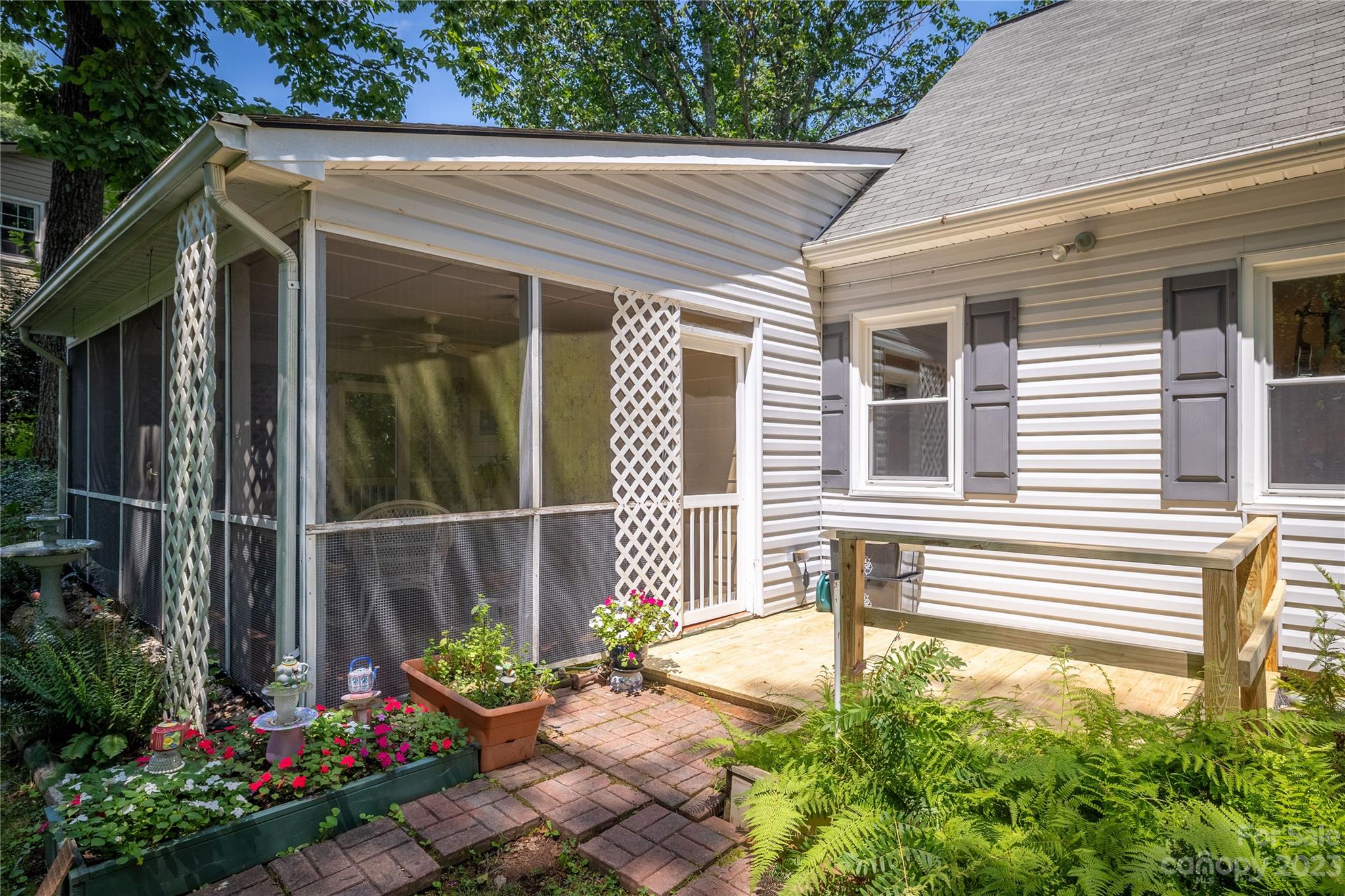 102 Oak Dale Lane