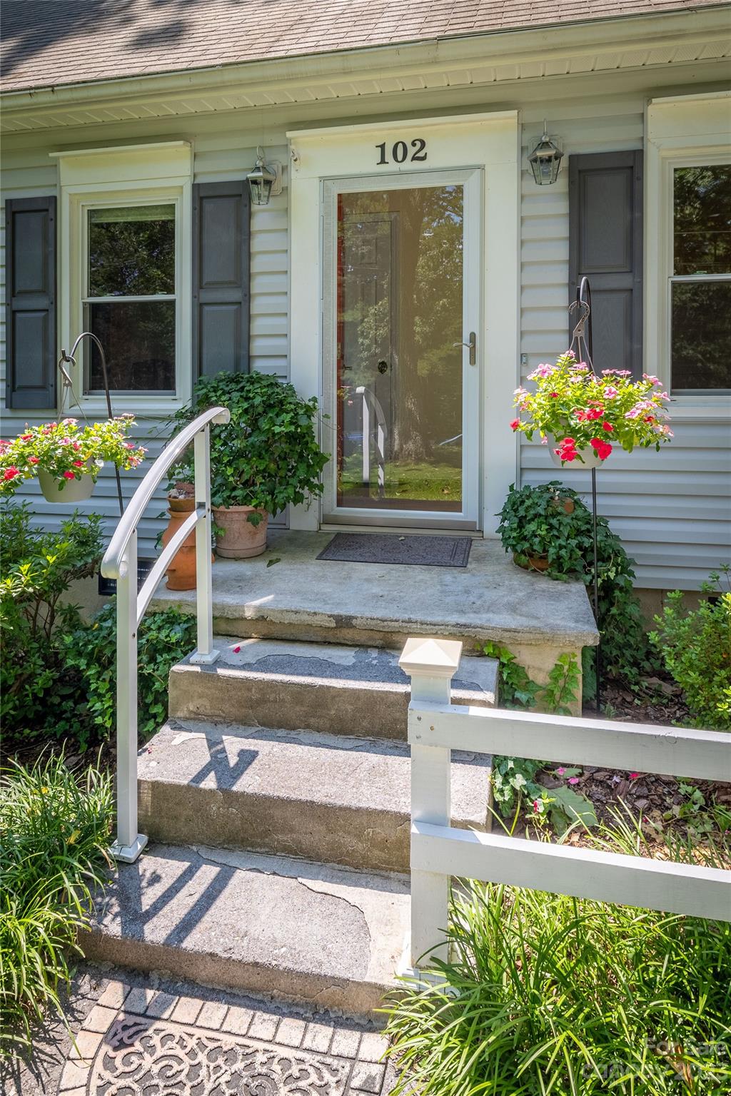 102 Oak Dale Lane