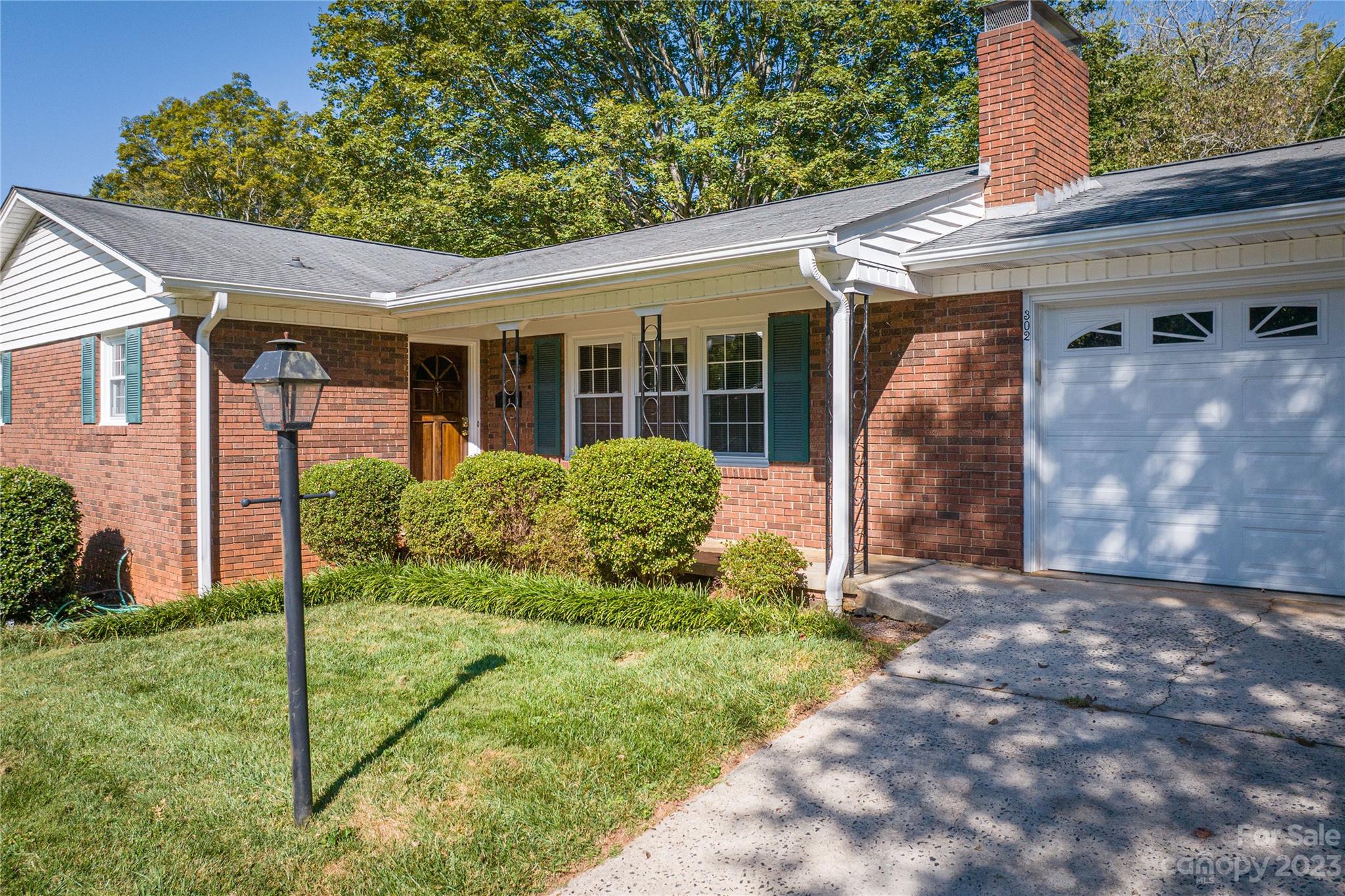 302 N Terrace Place