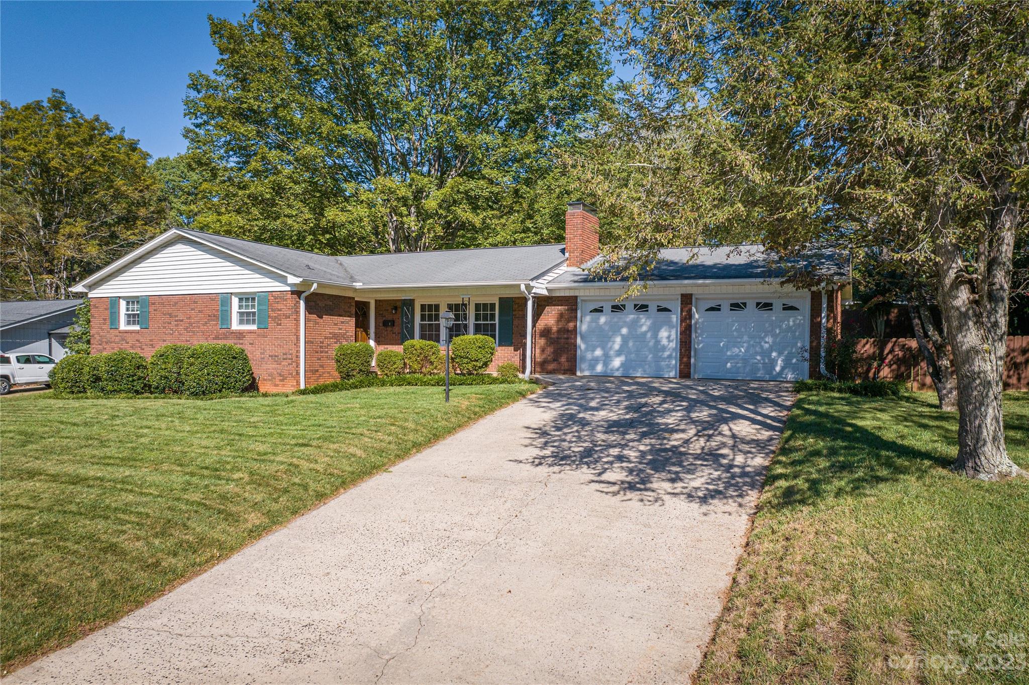 302 N Terrace Place