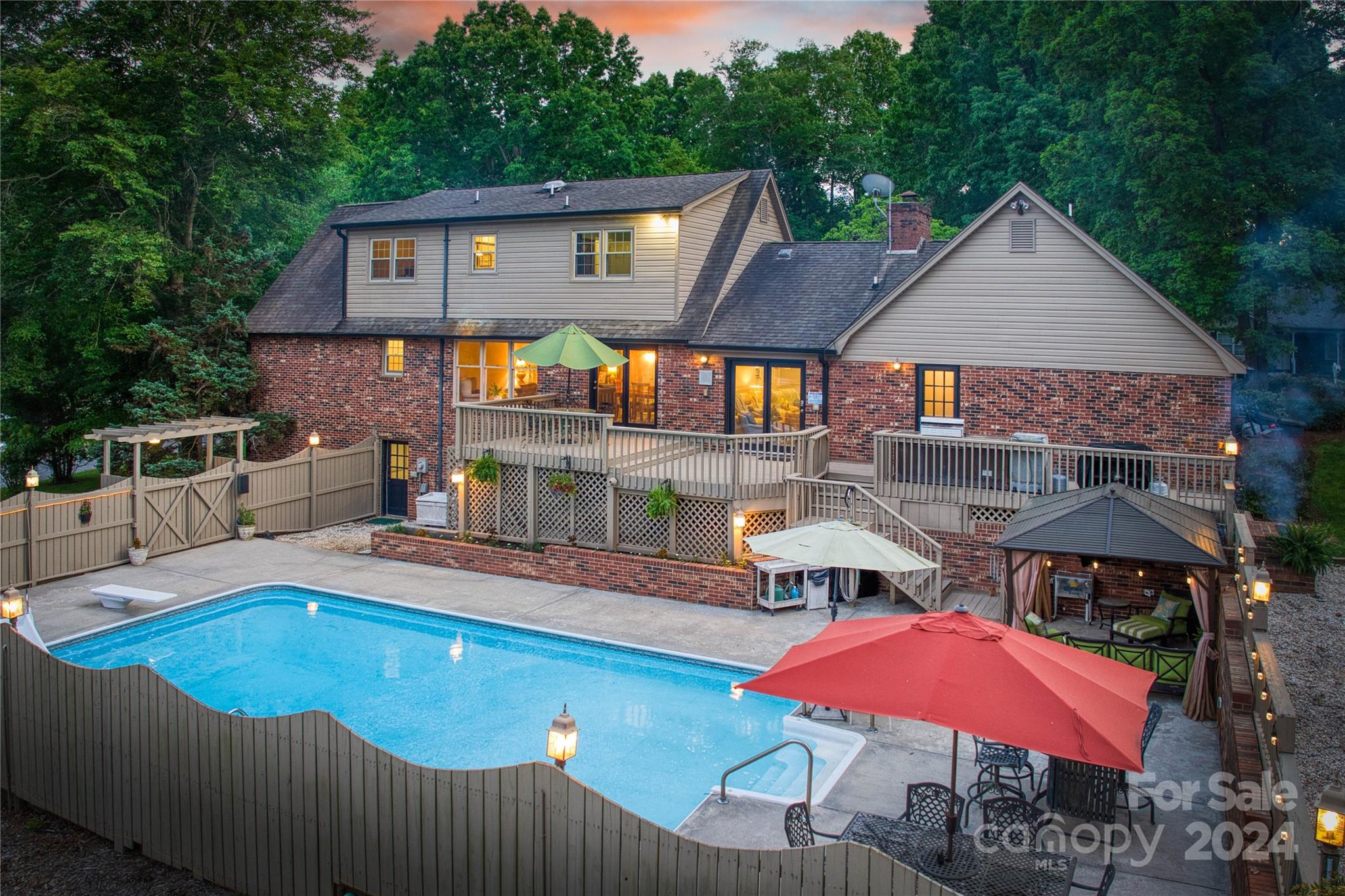 300 Castlegate Drive