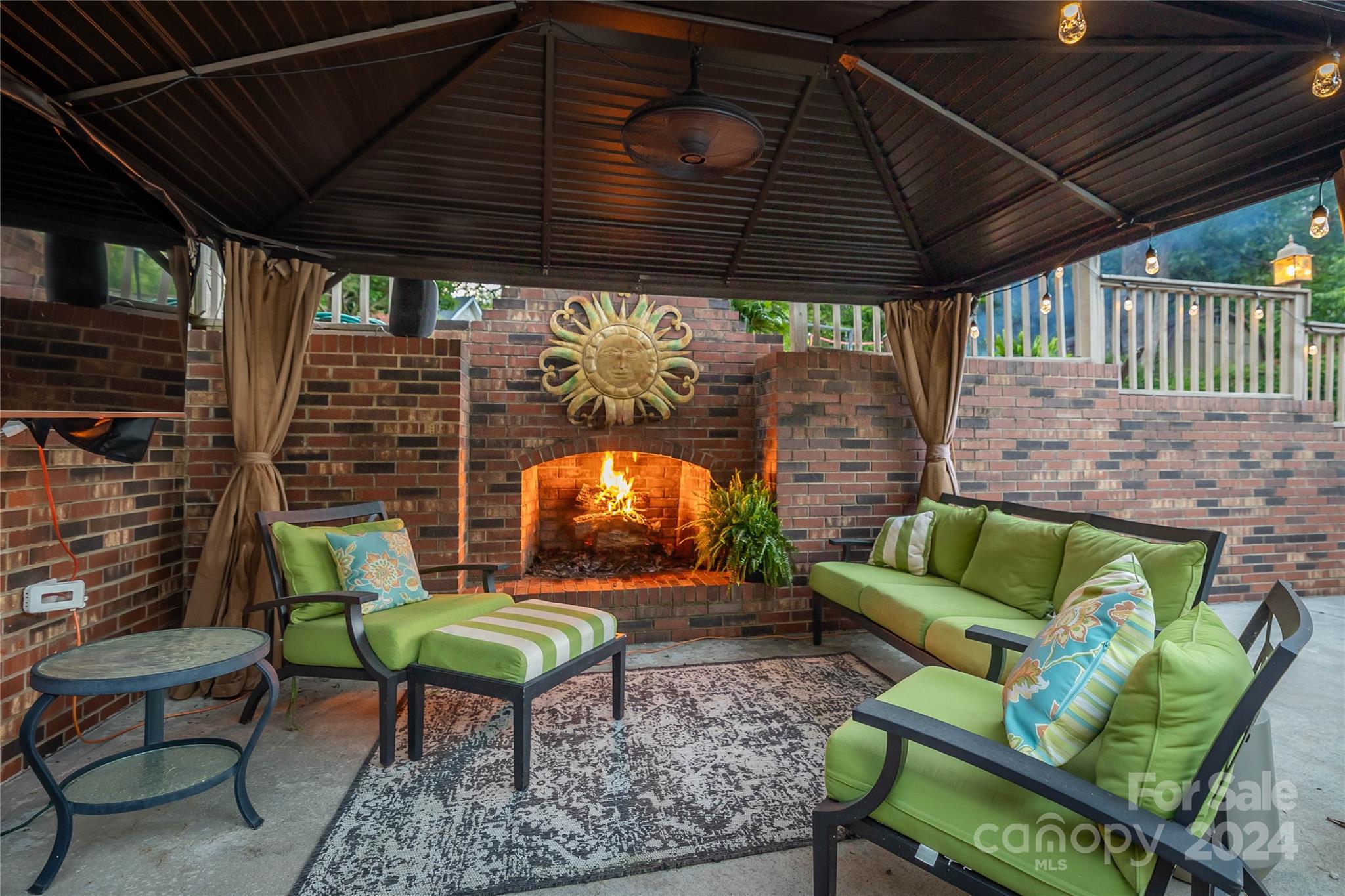 300 Castlegate Drive