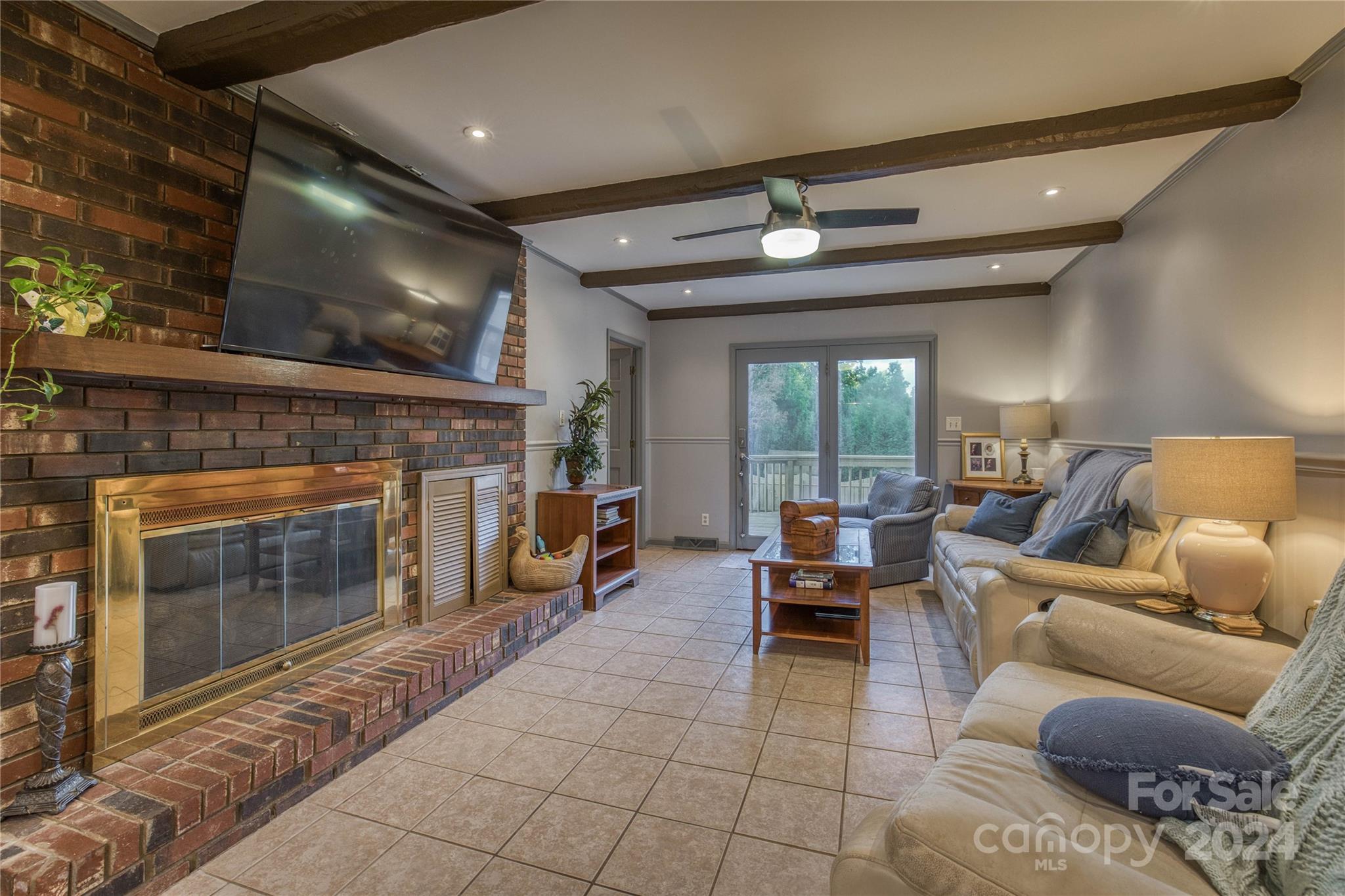 300 Castlegate Drive
