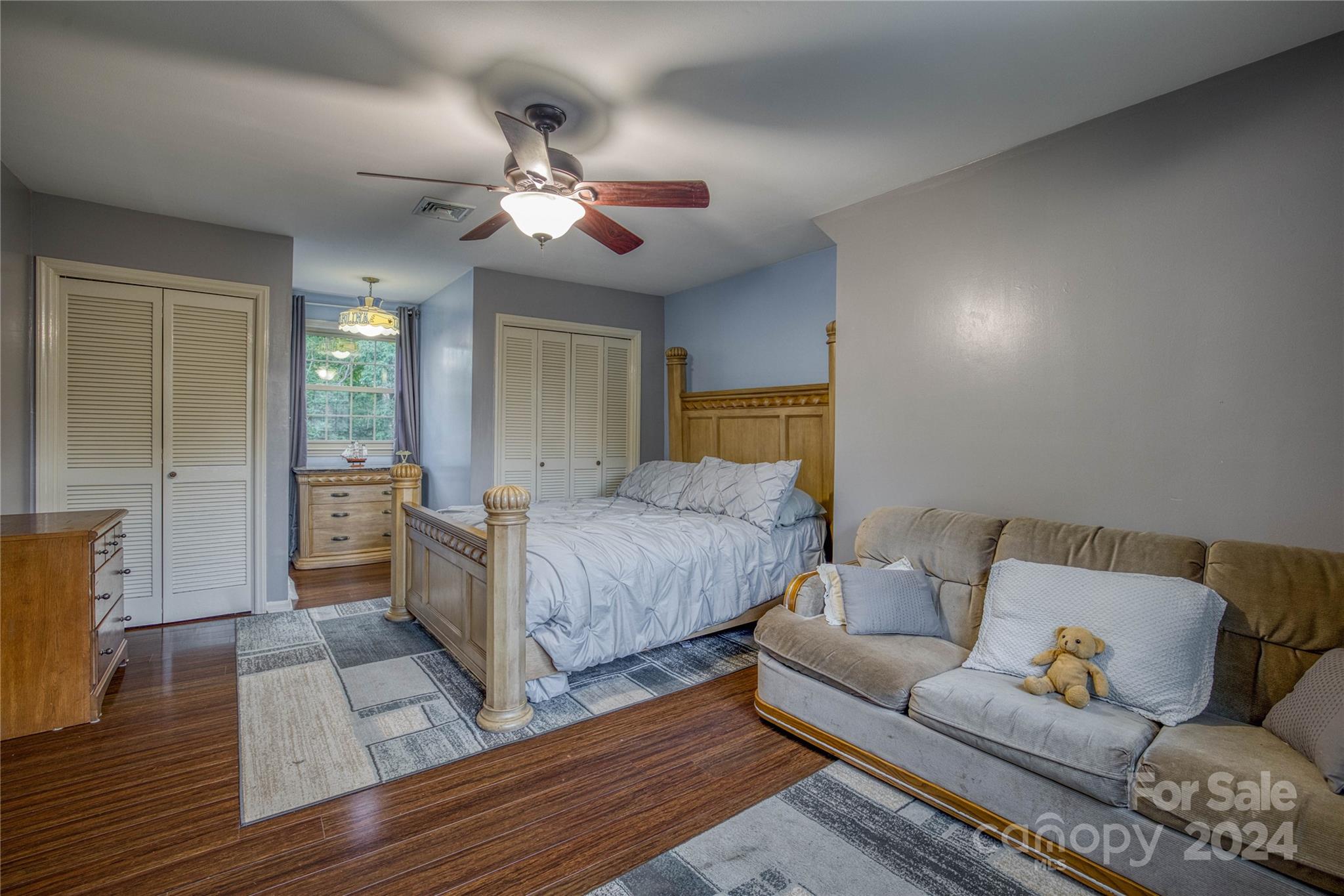 300 Castlegate Drive