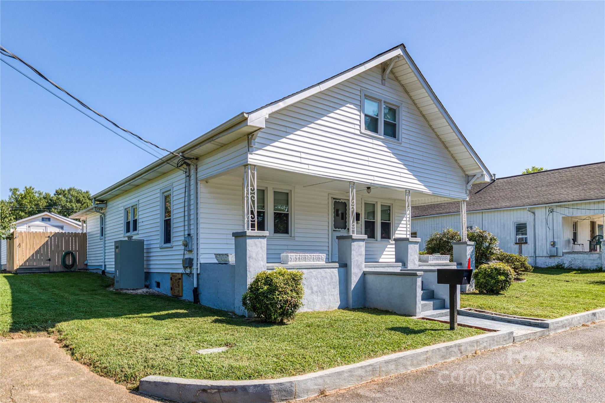 612 Lincoln Avenue NW