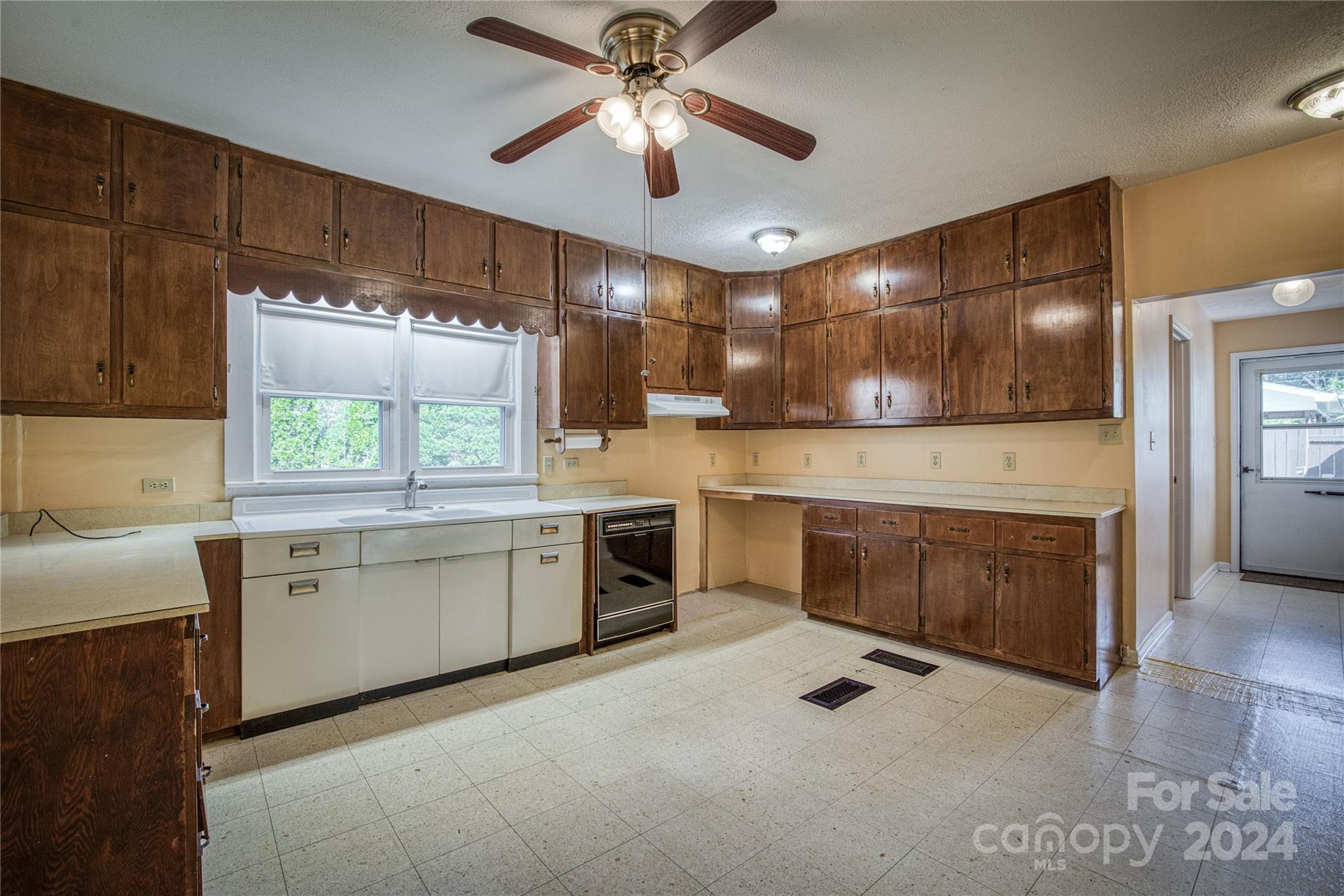 612 Lincoln Avenue NW