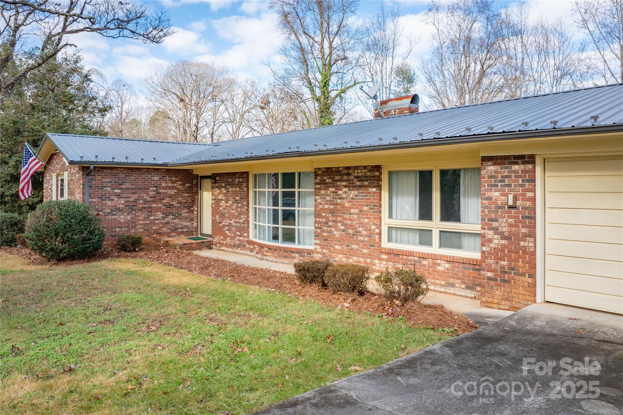 3177 Hollyhill Circle